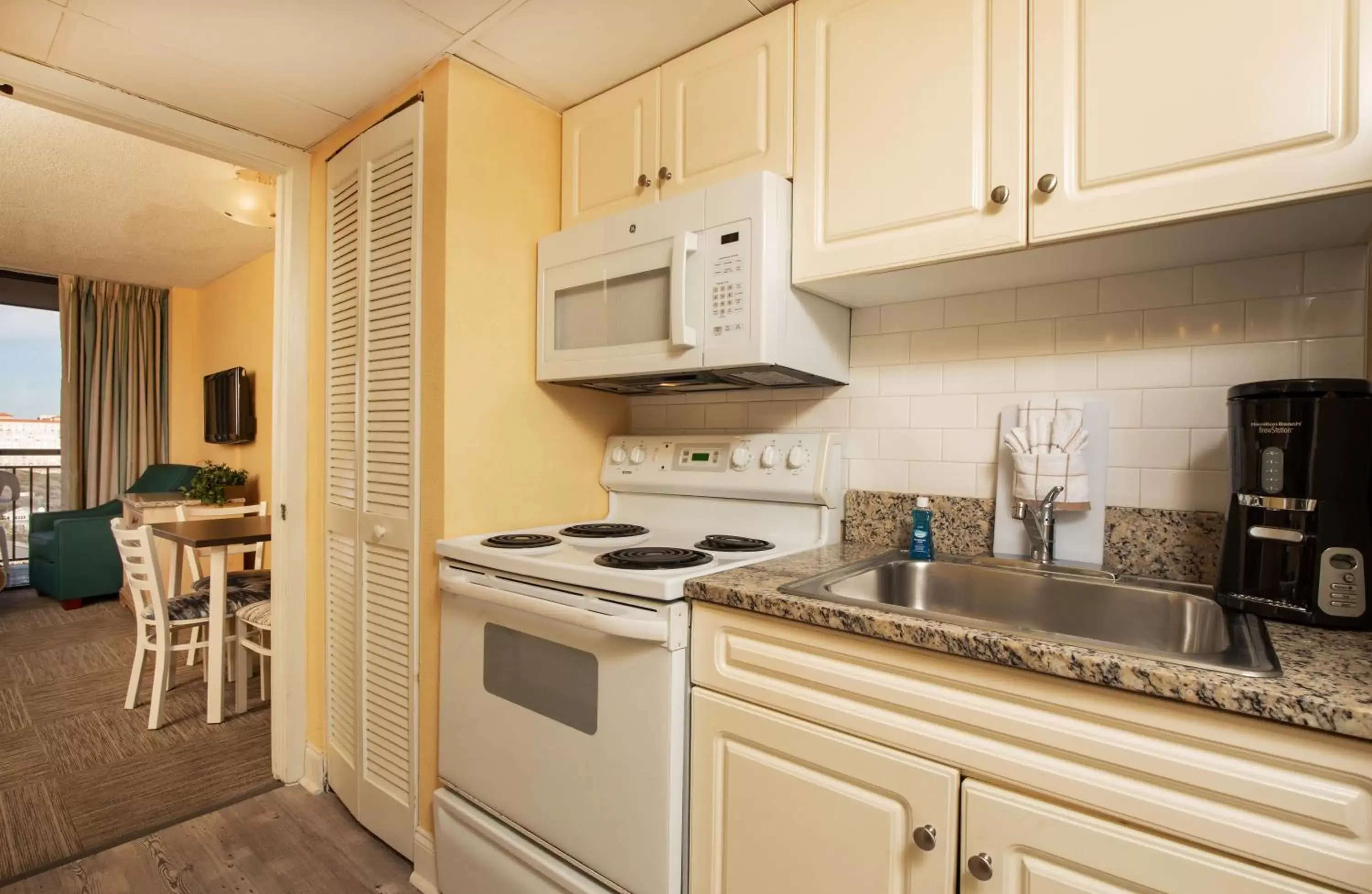 kitchen, Kitchen/Kitchenette in Grande Shores Ocean Resorts Condominiums