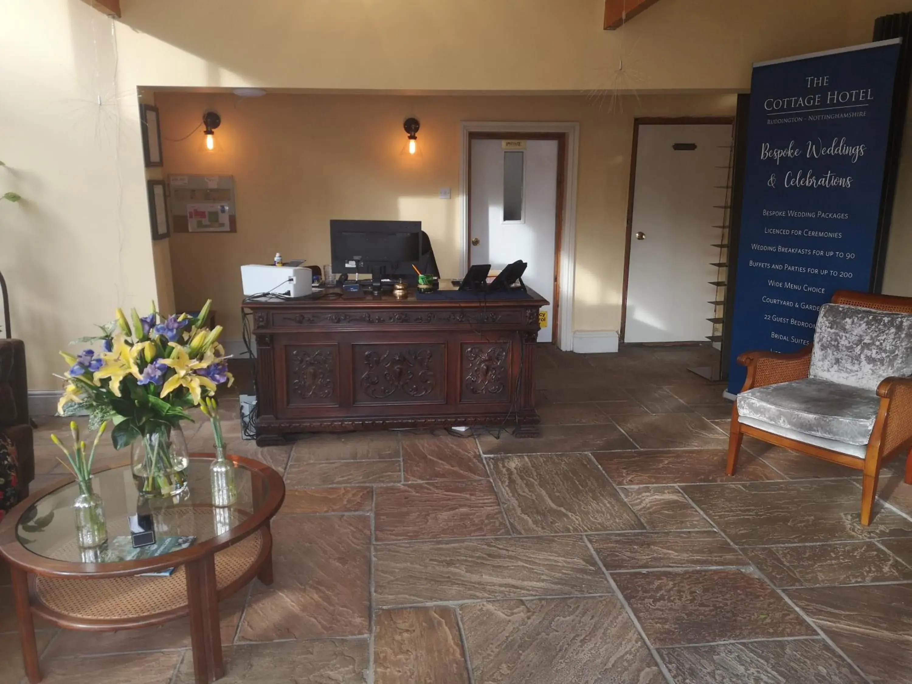 Lobby or reception, TV/Entertainment Center in The Cottage Hotel