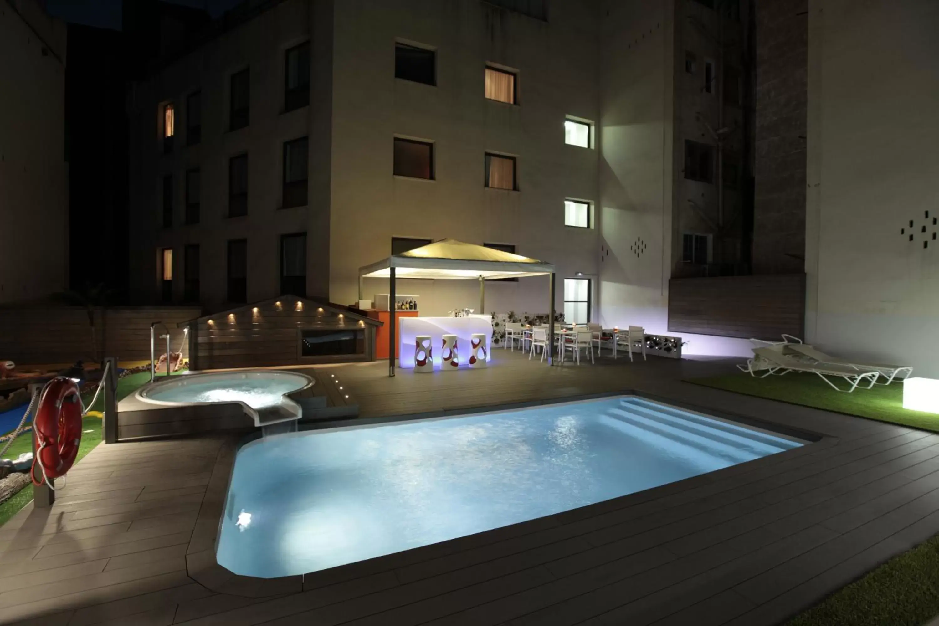 Swimming Pool in Hotel Concordia Barcelona