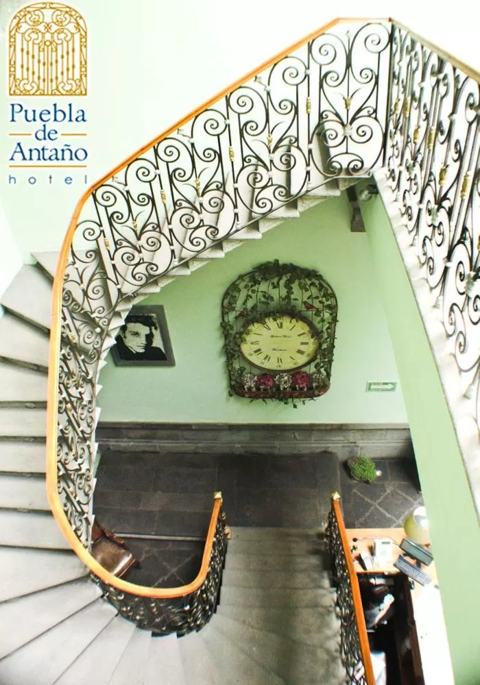 Seating area in Hotel Puebla de Antaño