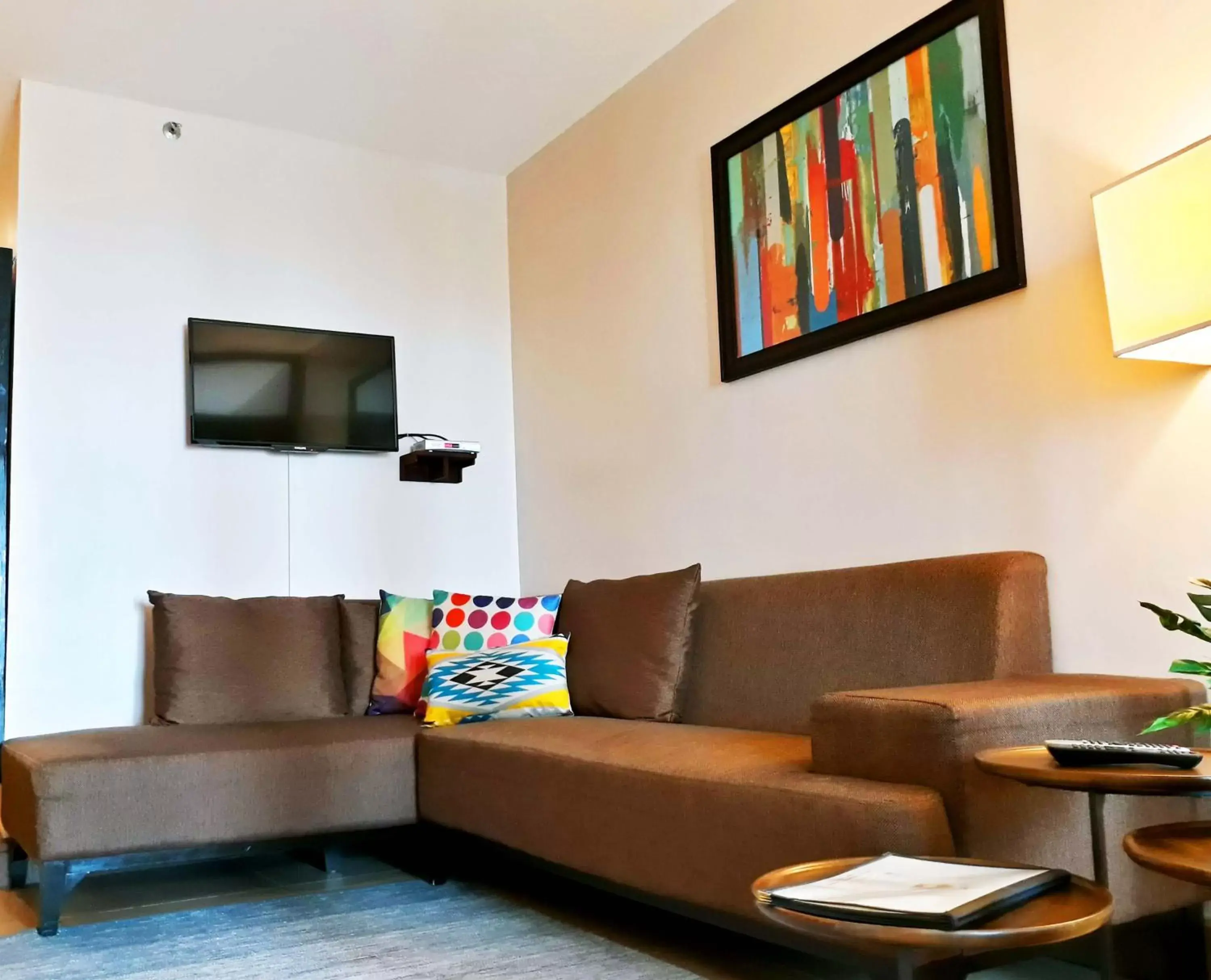 TV and multimedia, Seating Area in Hotel Kimberly Tagaytay