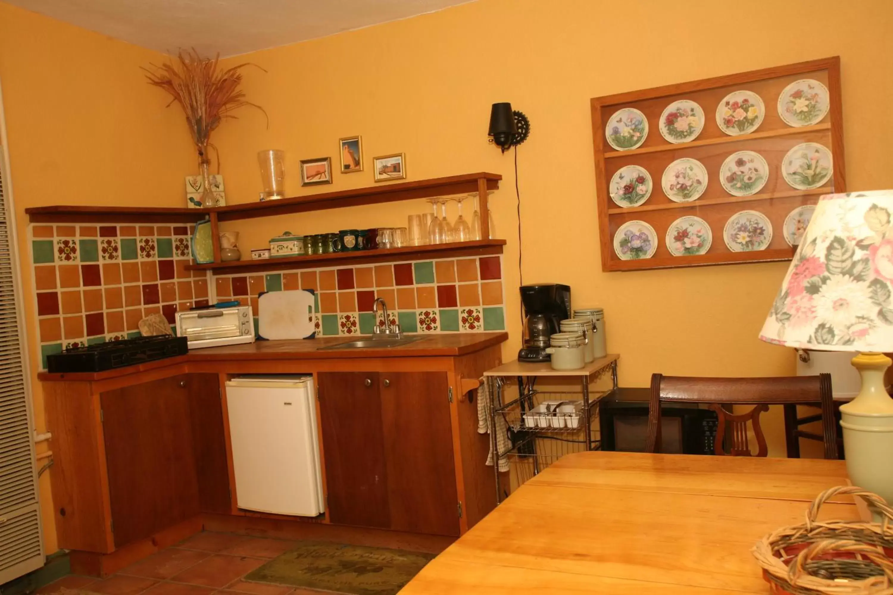 Kitchen or kitchenette, Kitchen/Kitchenette in Spirit Tree Inn B&B