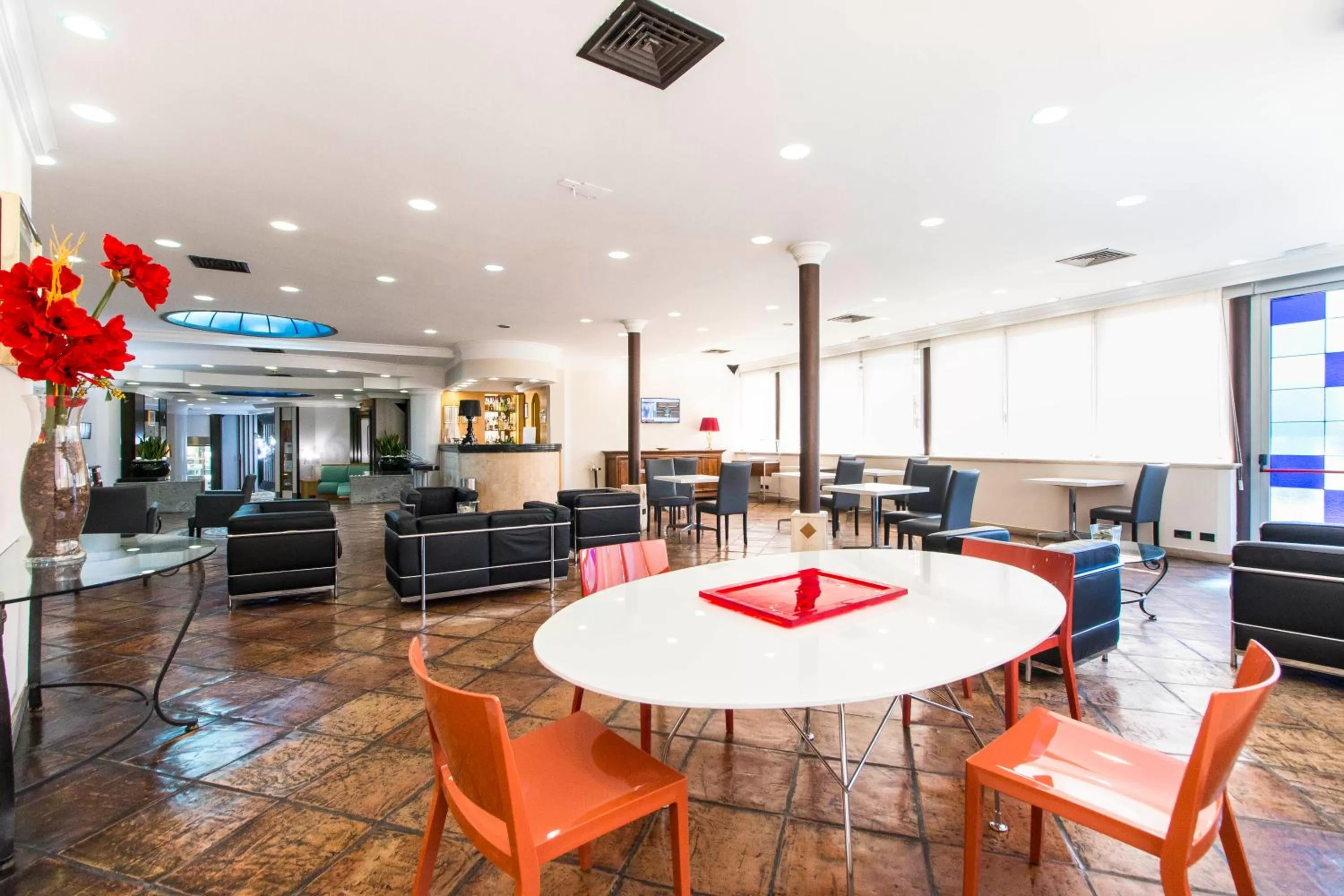 Lounge or bar in Hotel Royal Torino Centro Congressi