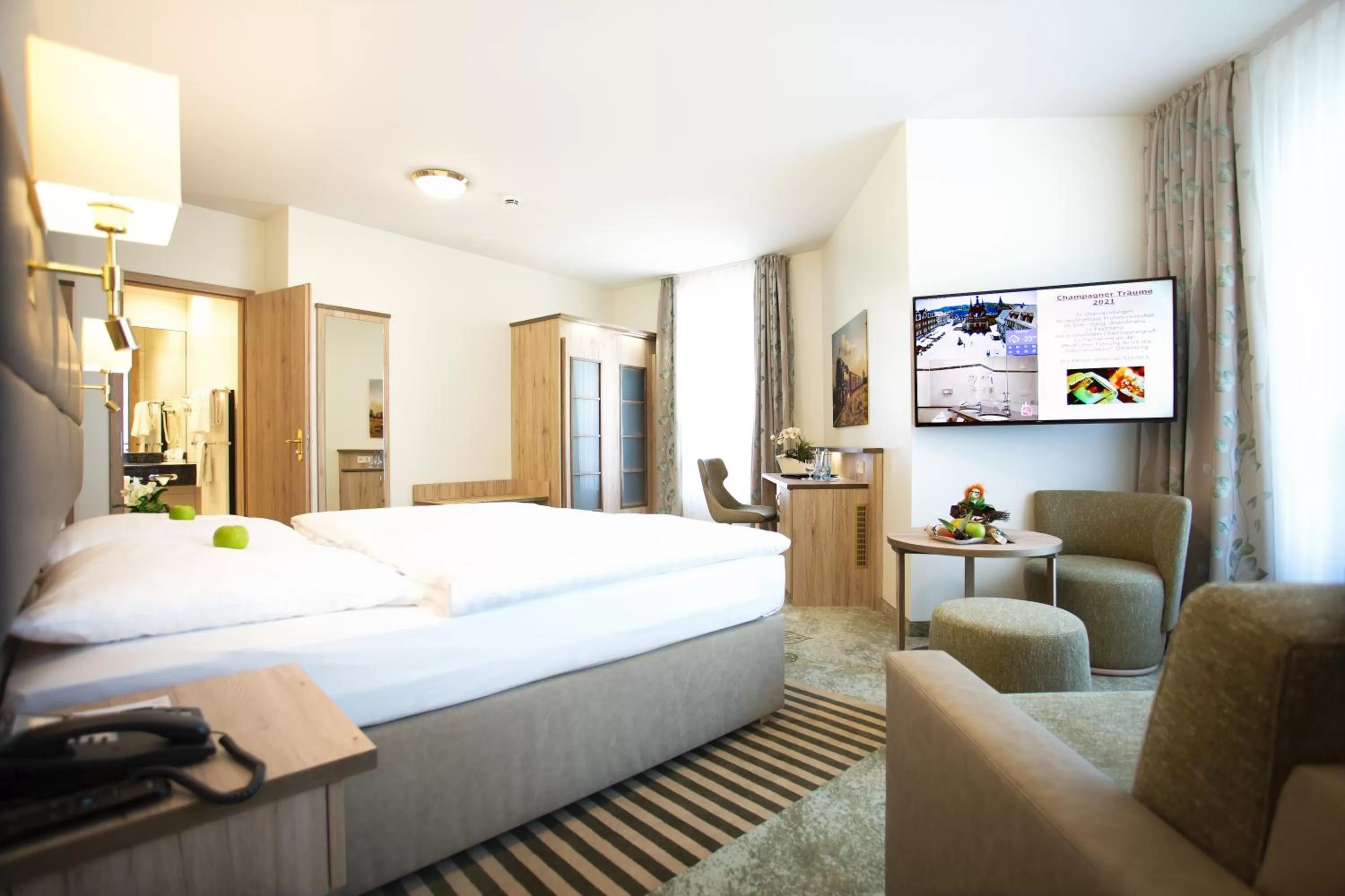 Photo of the whole room, Bed in Ringhotel Weißer Hirsch