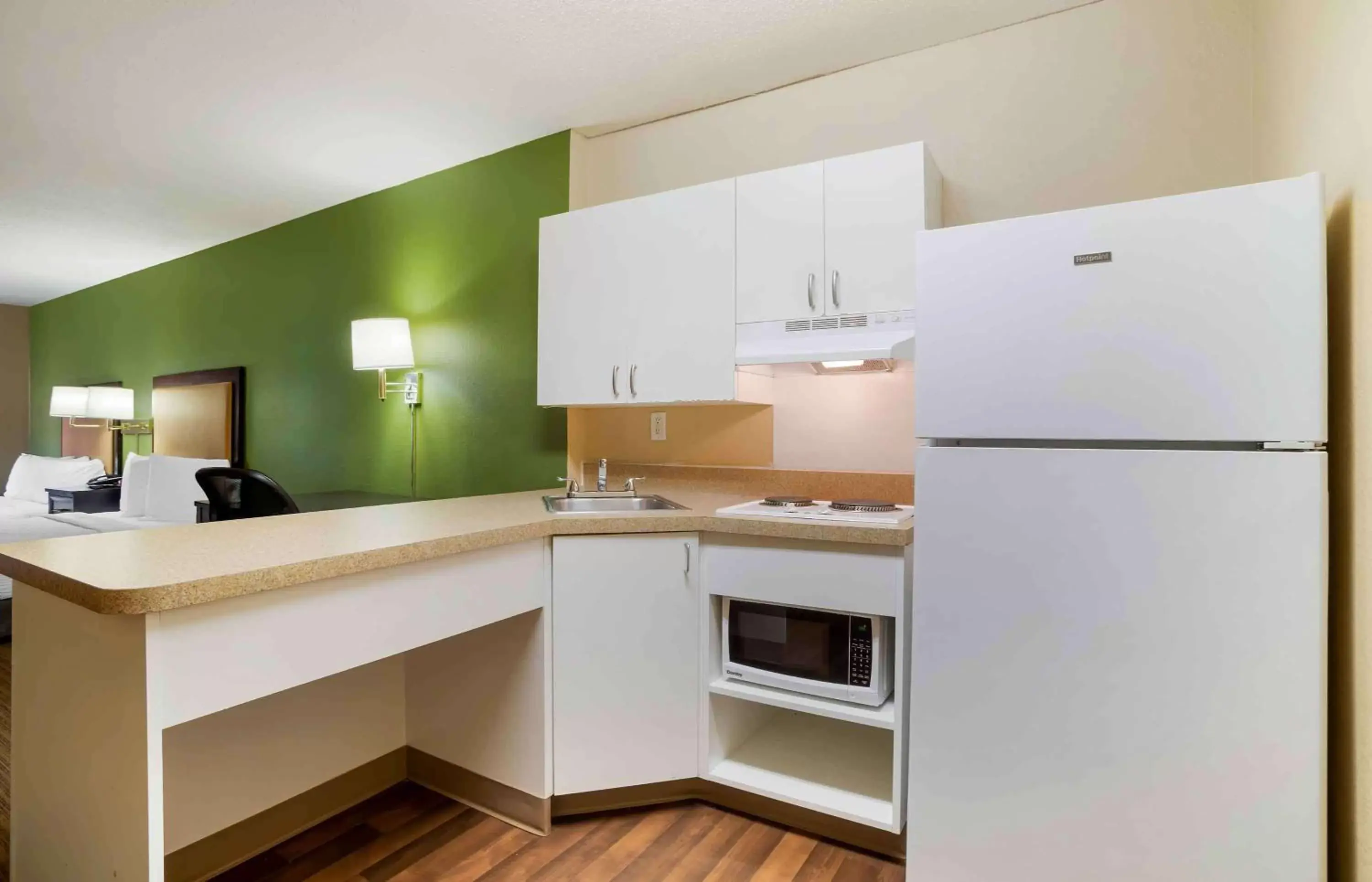 Bedroom, Kitchen/Kitchenette in Extended Stay America Suites - Columbia - Columbia Parkway