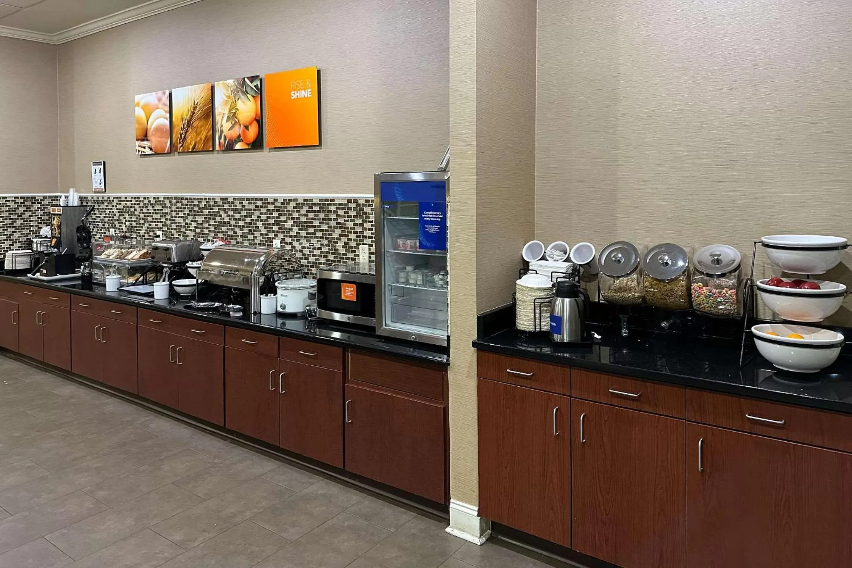 Breakfast, Restaurant/Places to Eat in Comfort Inn & Suites Rogersville