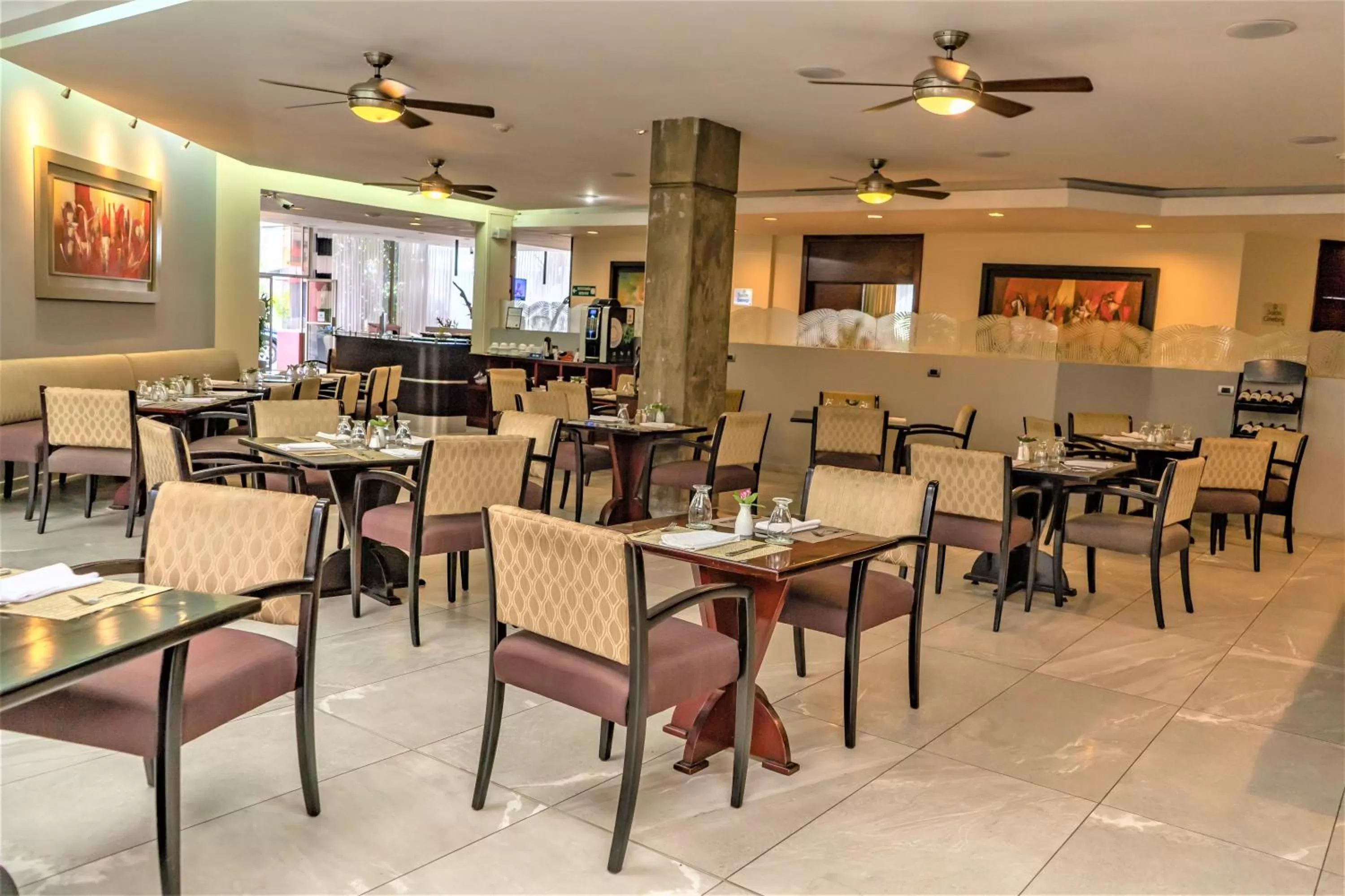 Restaurant/places to eat in Hotel Palma Real