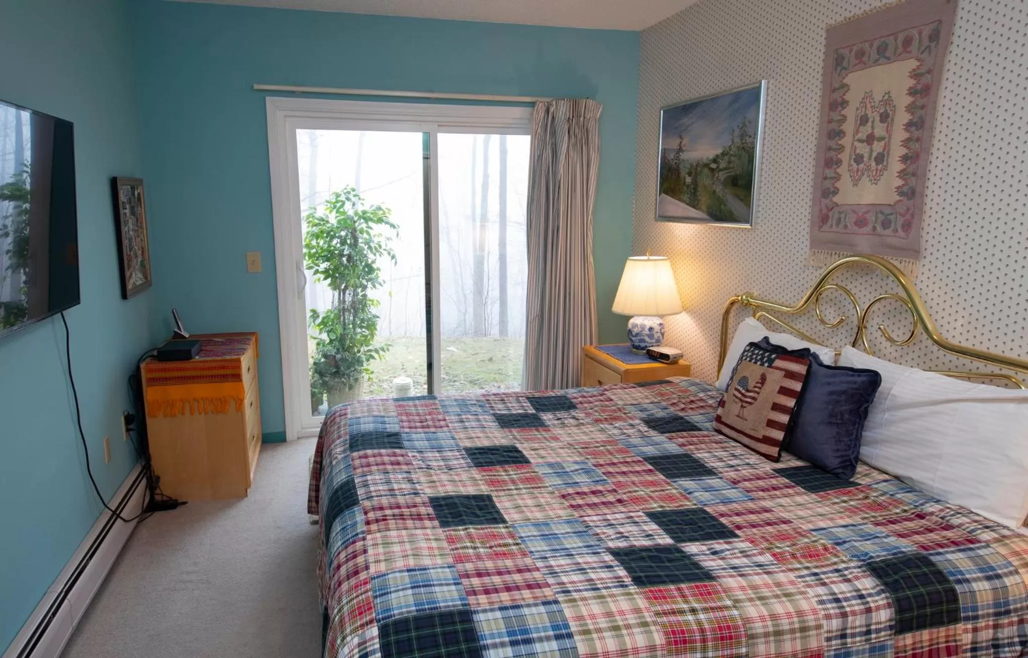 Photo of the whole room, Bed in Winterplace on Okemo Mountain