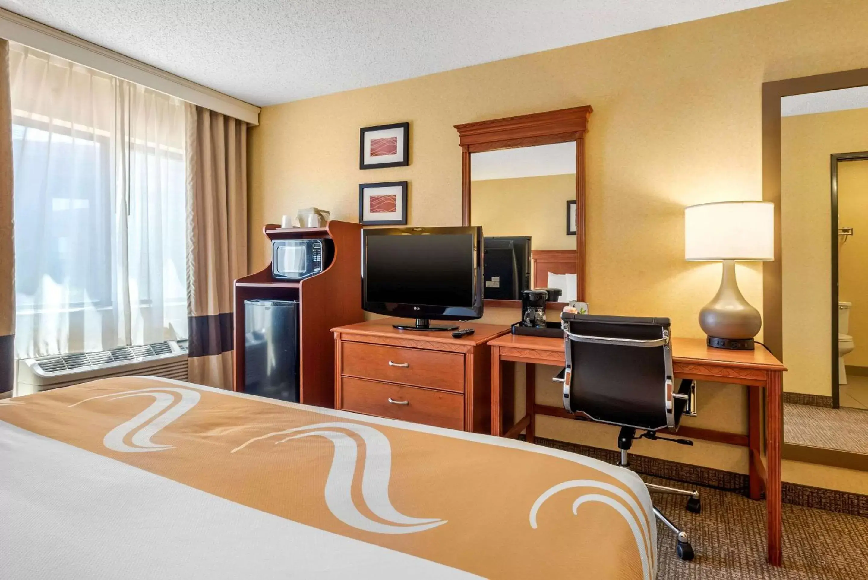 Photo of the whole room, TV/Entertainment Center in Quality Inn I-25