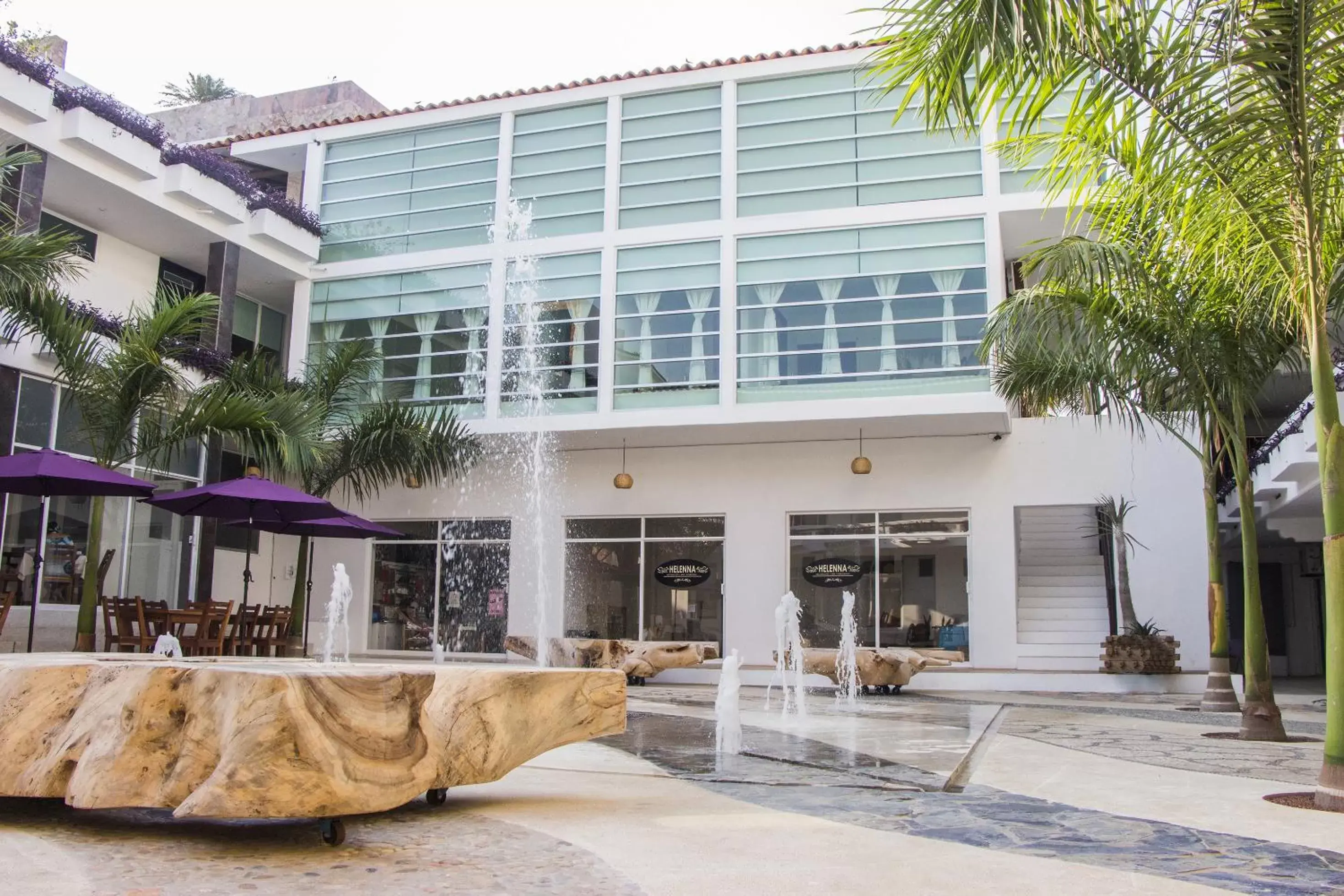 Patio, Property Building in Hotel Rockaway