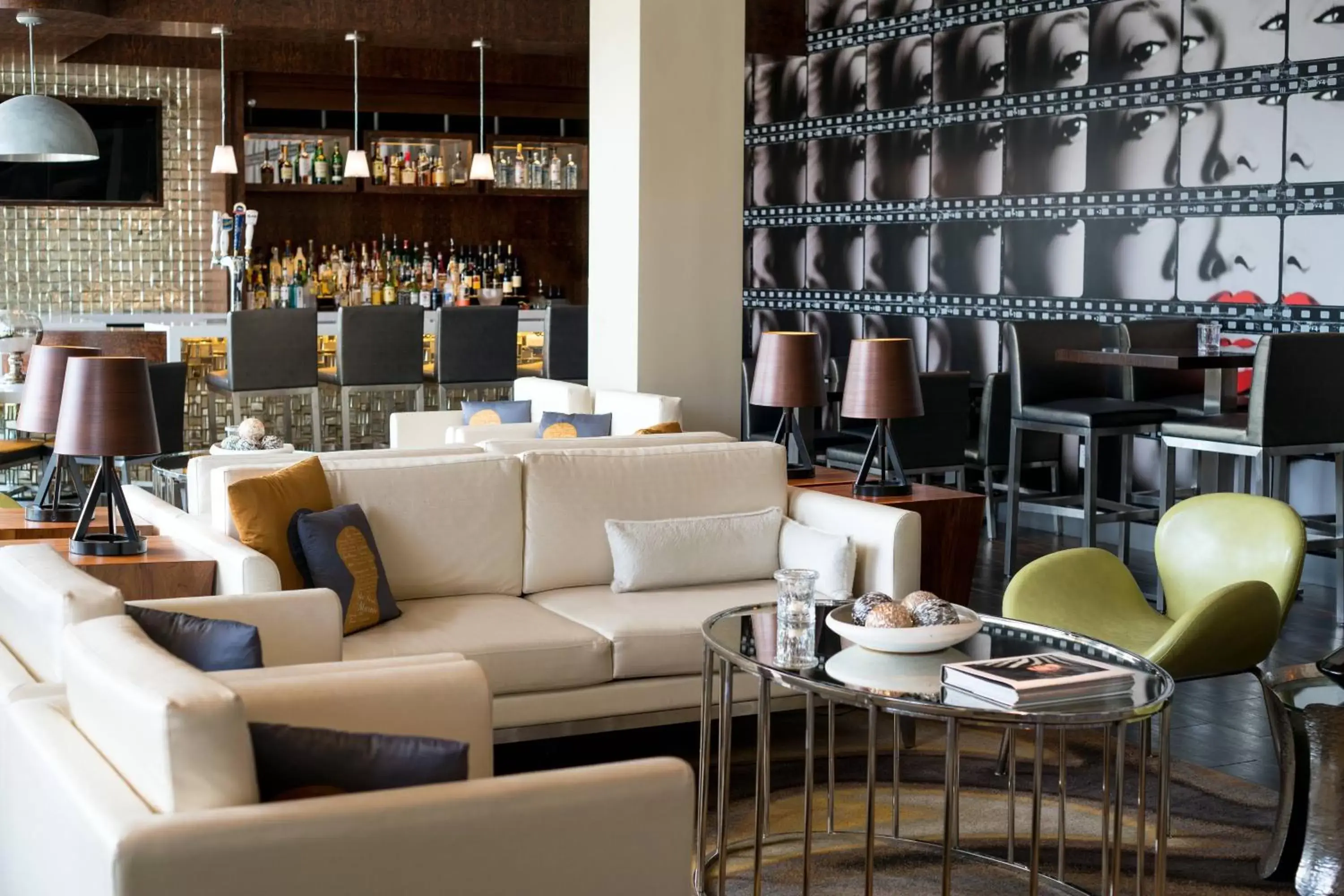 Lounge or bar, Lounge/Bar in SpringHill Suites by Marriott Los Angeles Burbank/Downtown
