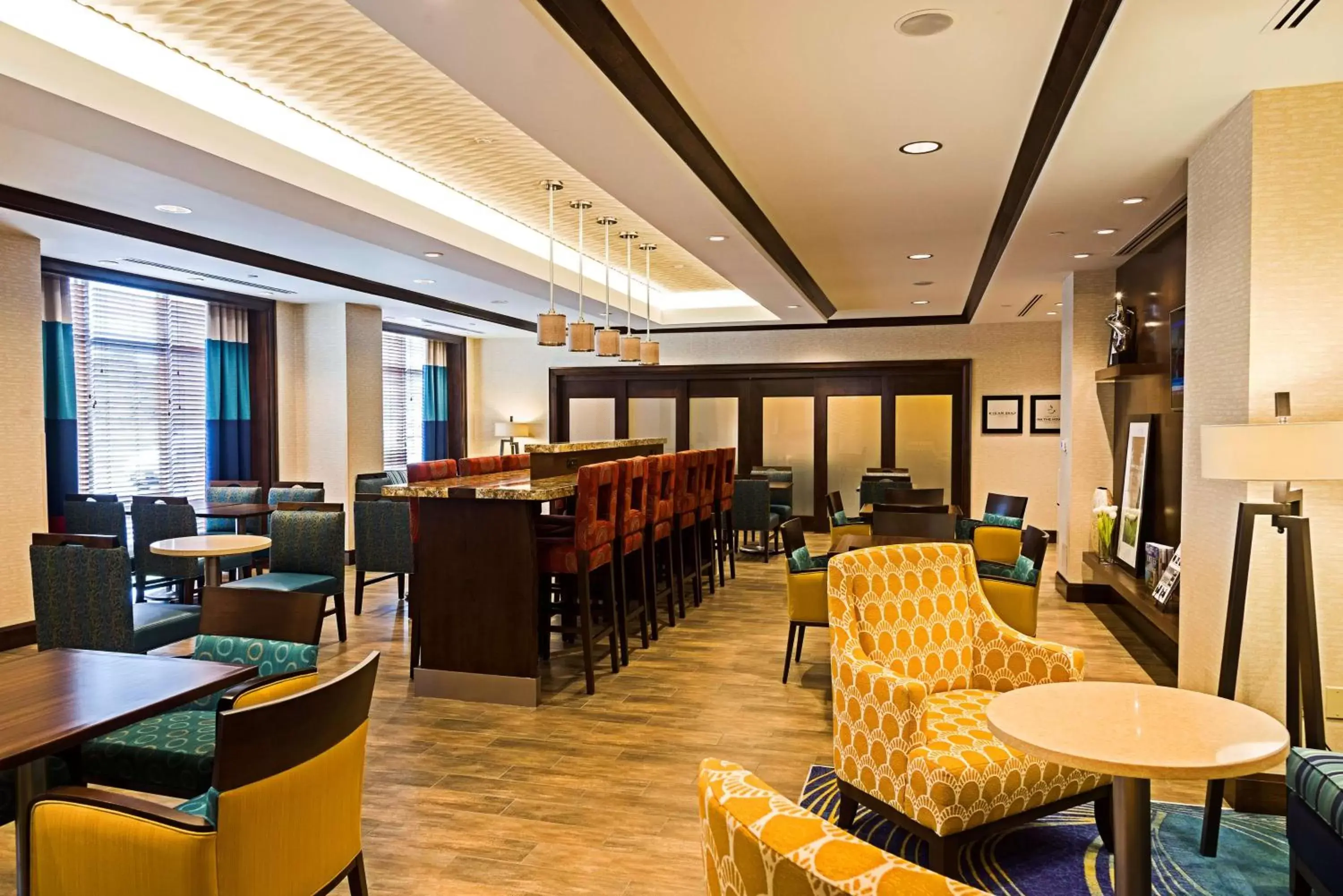 Lobby or reception, Restaurant/Places to Eat in Hampton Inn by Hilton Ottawa Airport