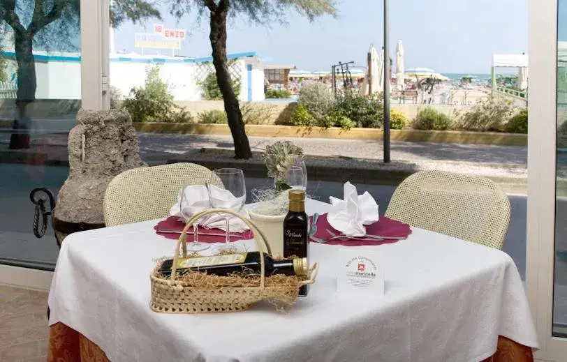 Restaurant/Places to Eat in Hotel Resort Marinella