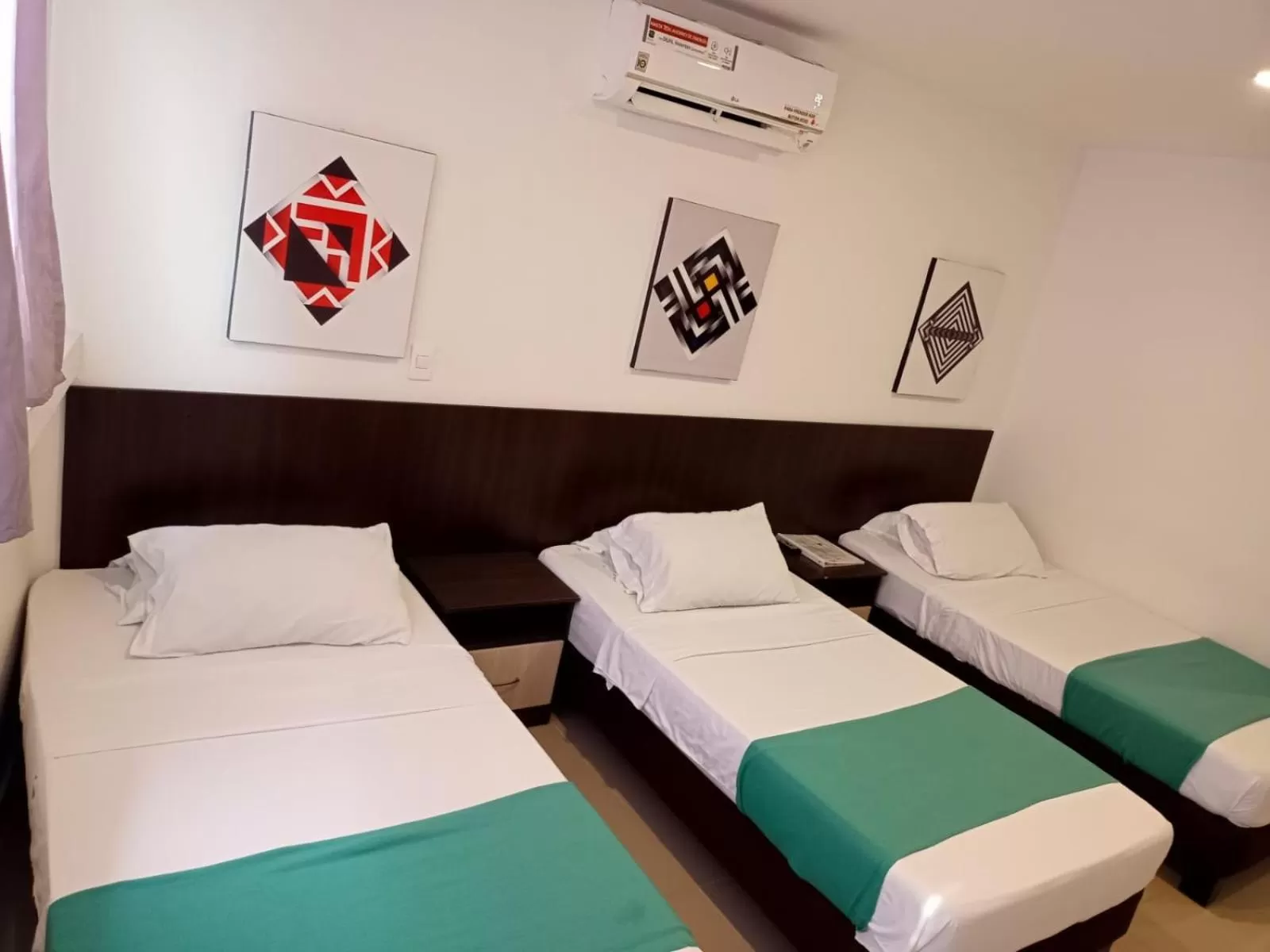 Photo of the whole room in Apartasuites San Marcos