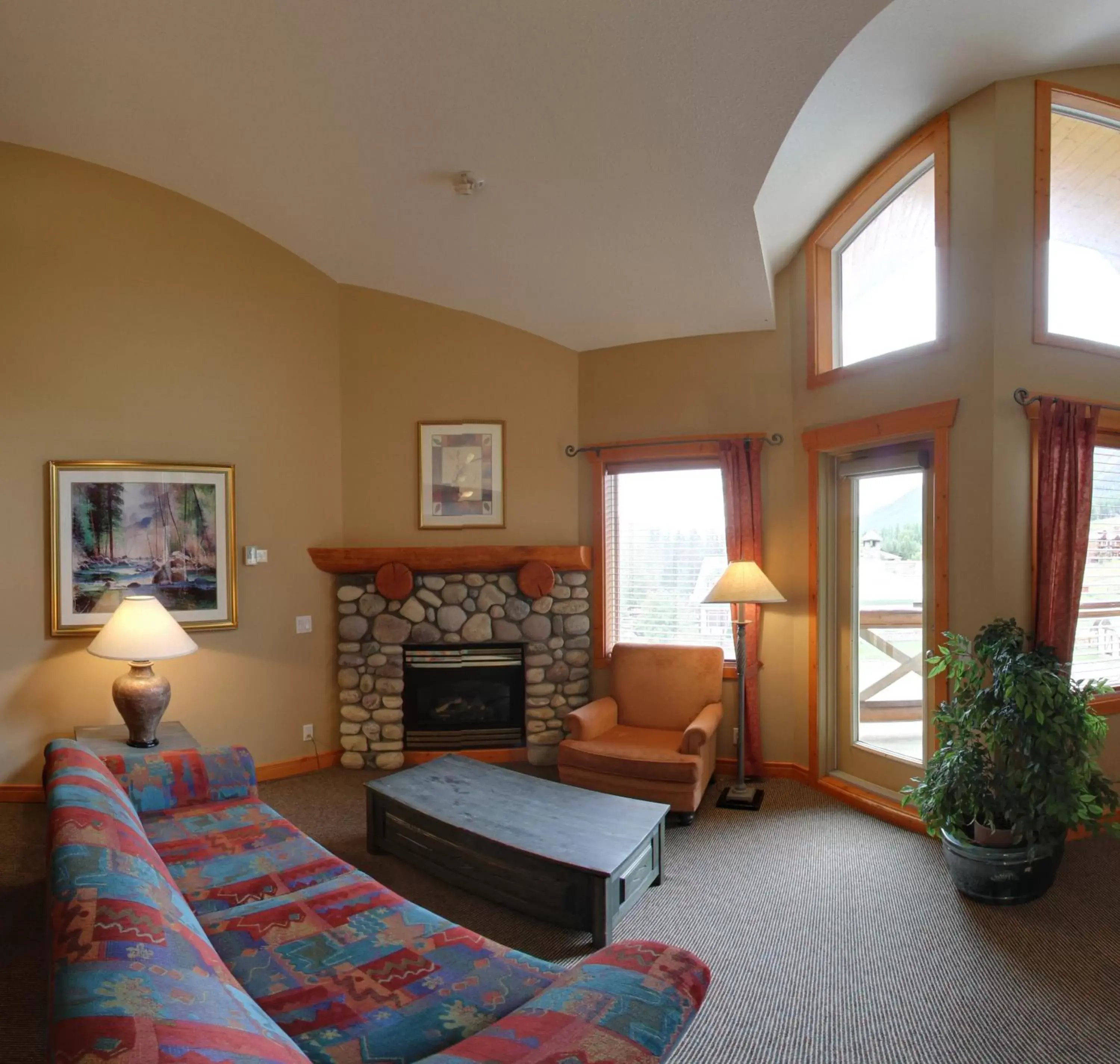 Living room, Seating Area in Lizard Creek Lodge