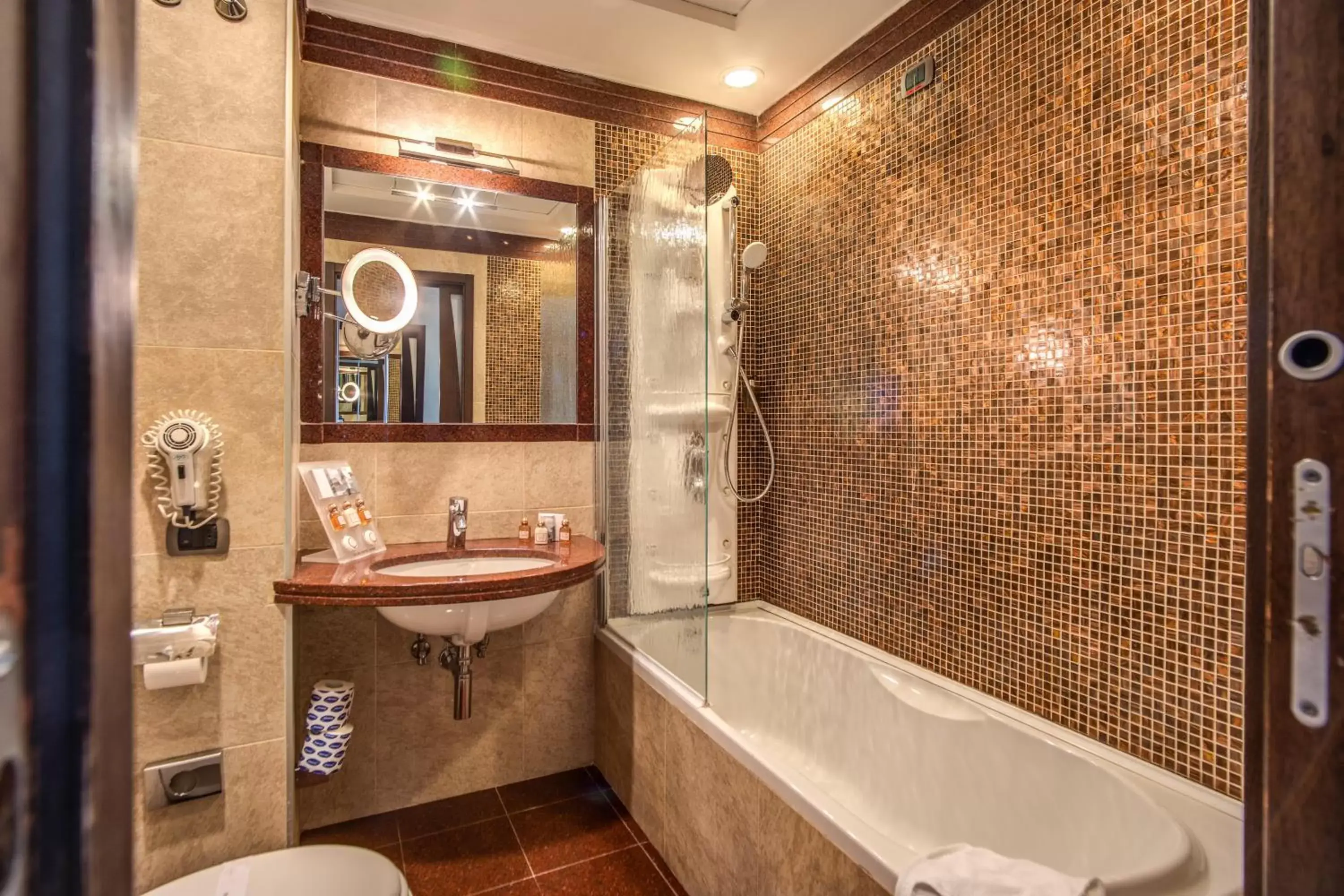 Bathroom in Kolbe Hotel Rome