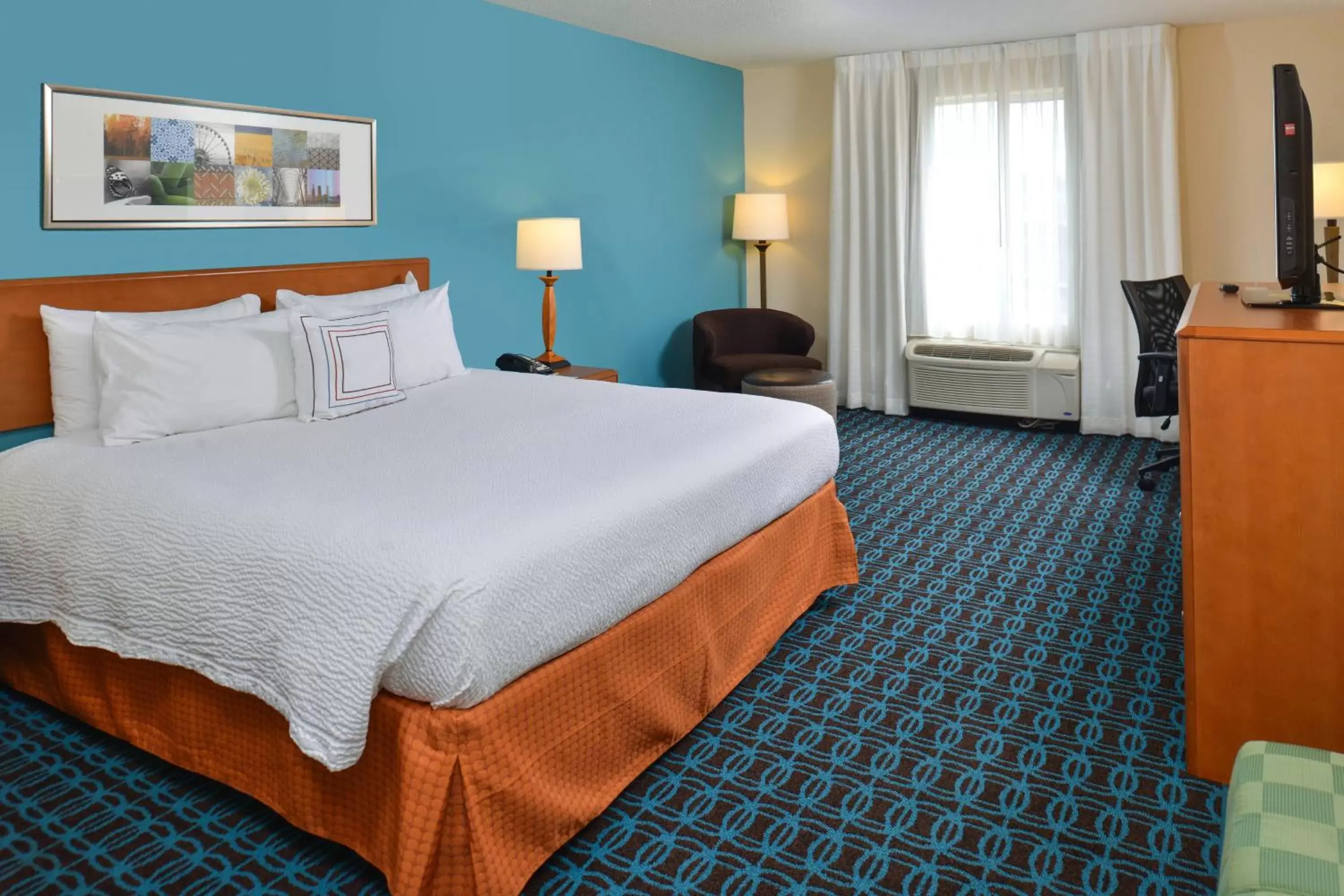 Photo of the whole room, Bed in Fairfield Inn and Suites by Marriott Birmingham / Bessemer
