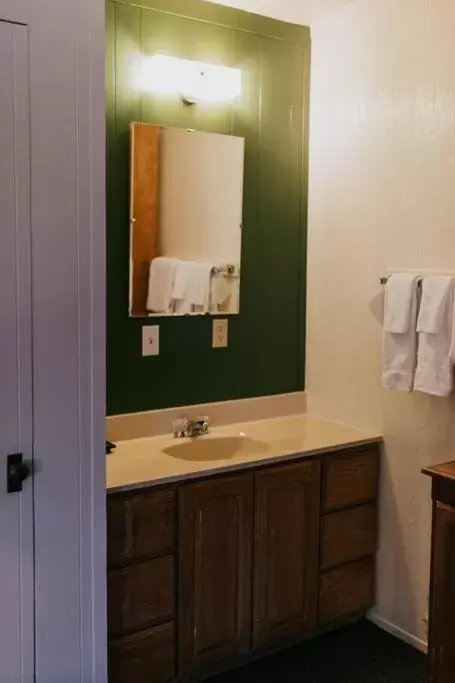 Bathroom in The Long Barn Lodge