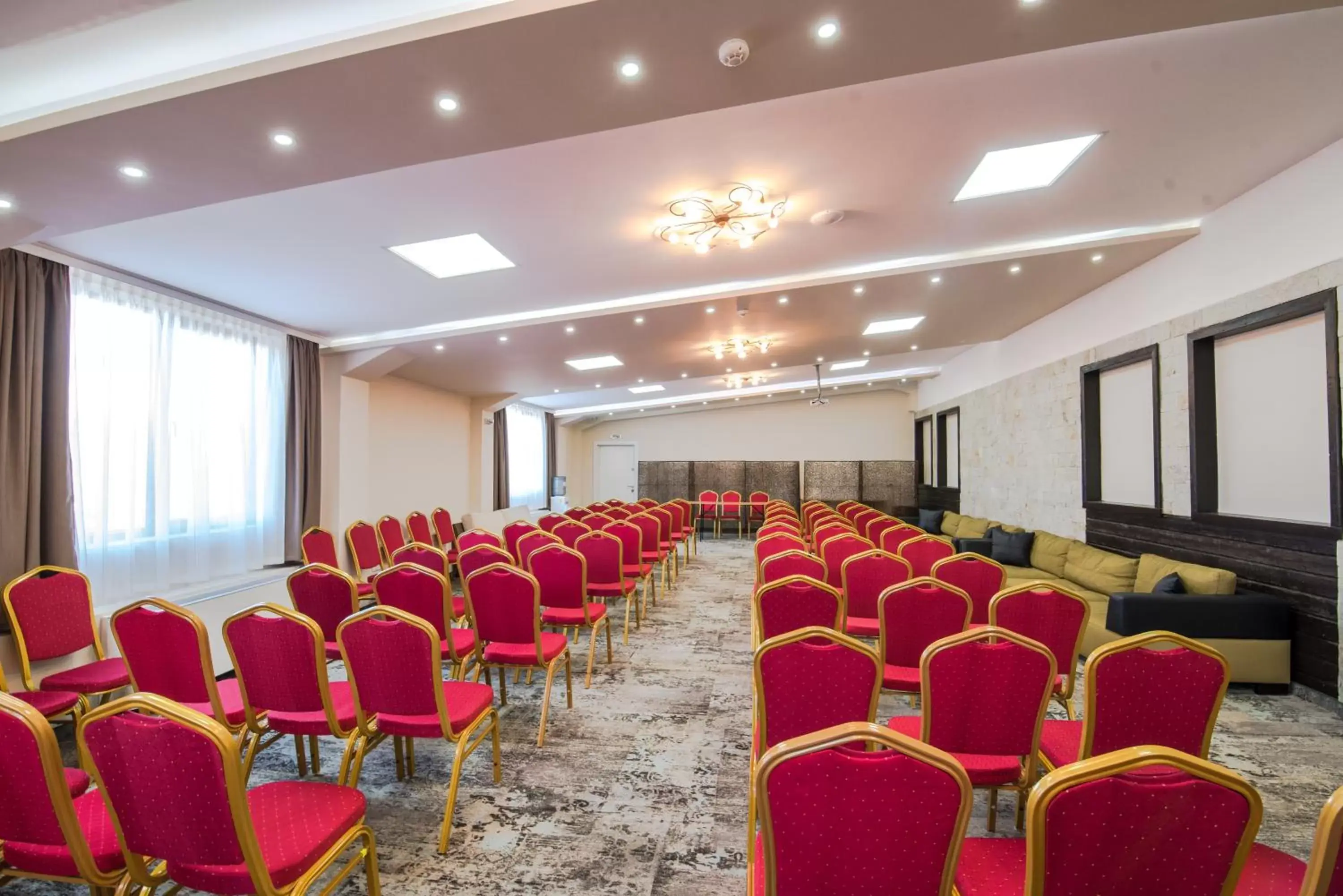 Meeting/conference room in Zara Hotel