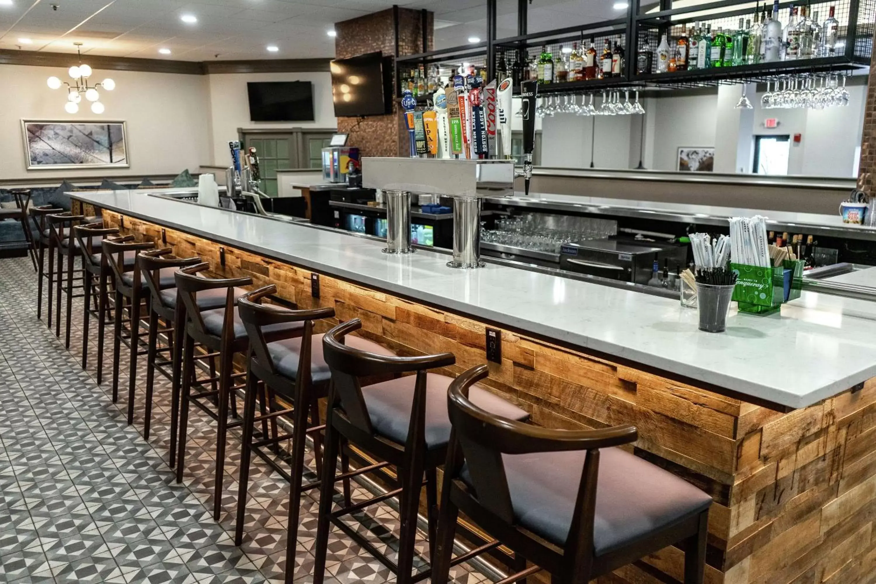 Restaurant/places to eat, Lounge/Bar in DoubleTree by Hilton Nashua