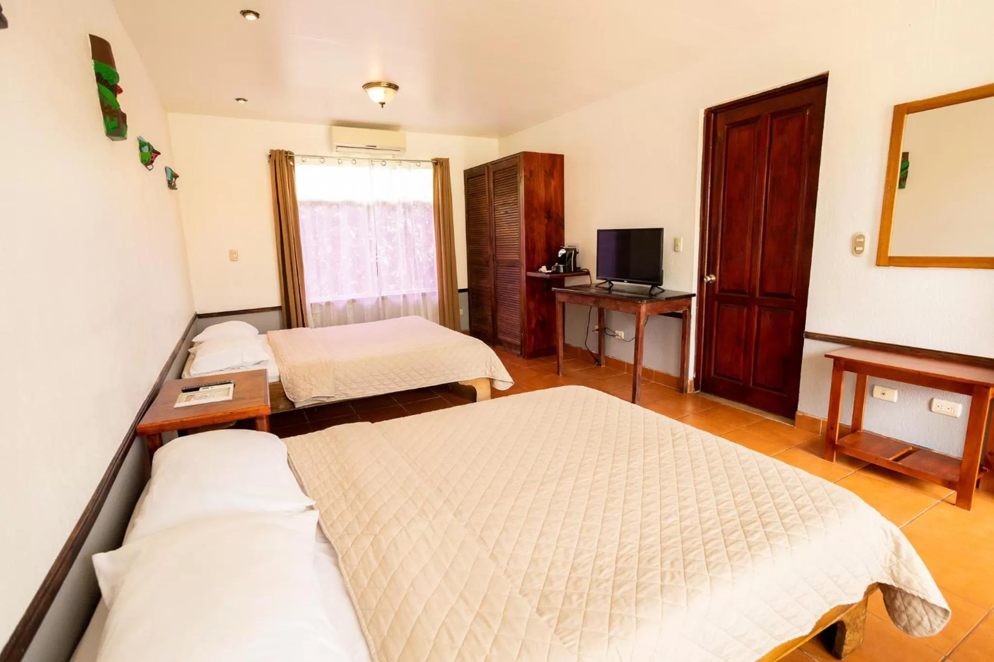 TV and multimedia, Bed in Hotel El Rancho