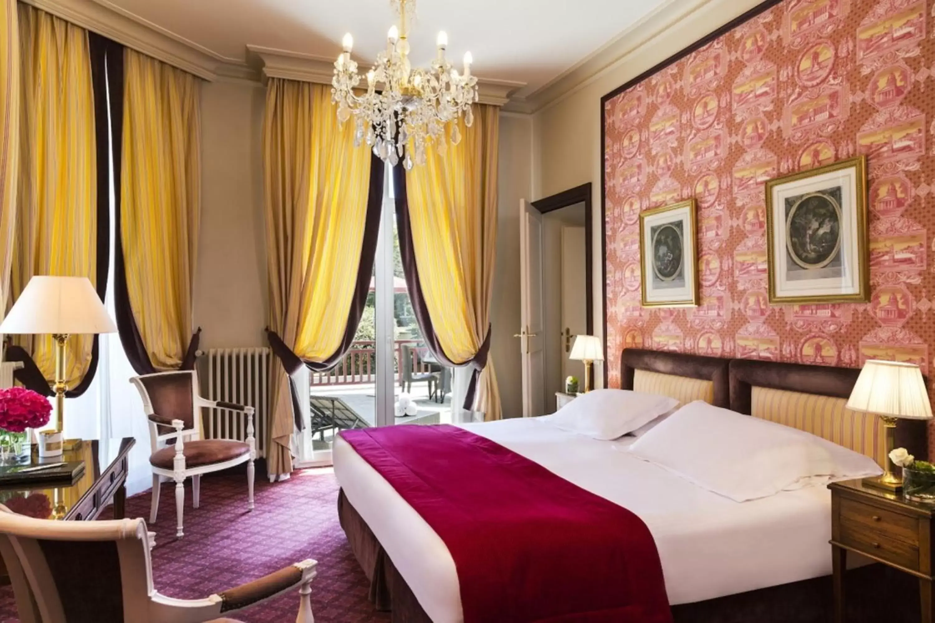 Deluxe Suite with Sea View and Terrace in Le Castel Marie Louise