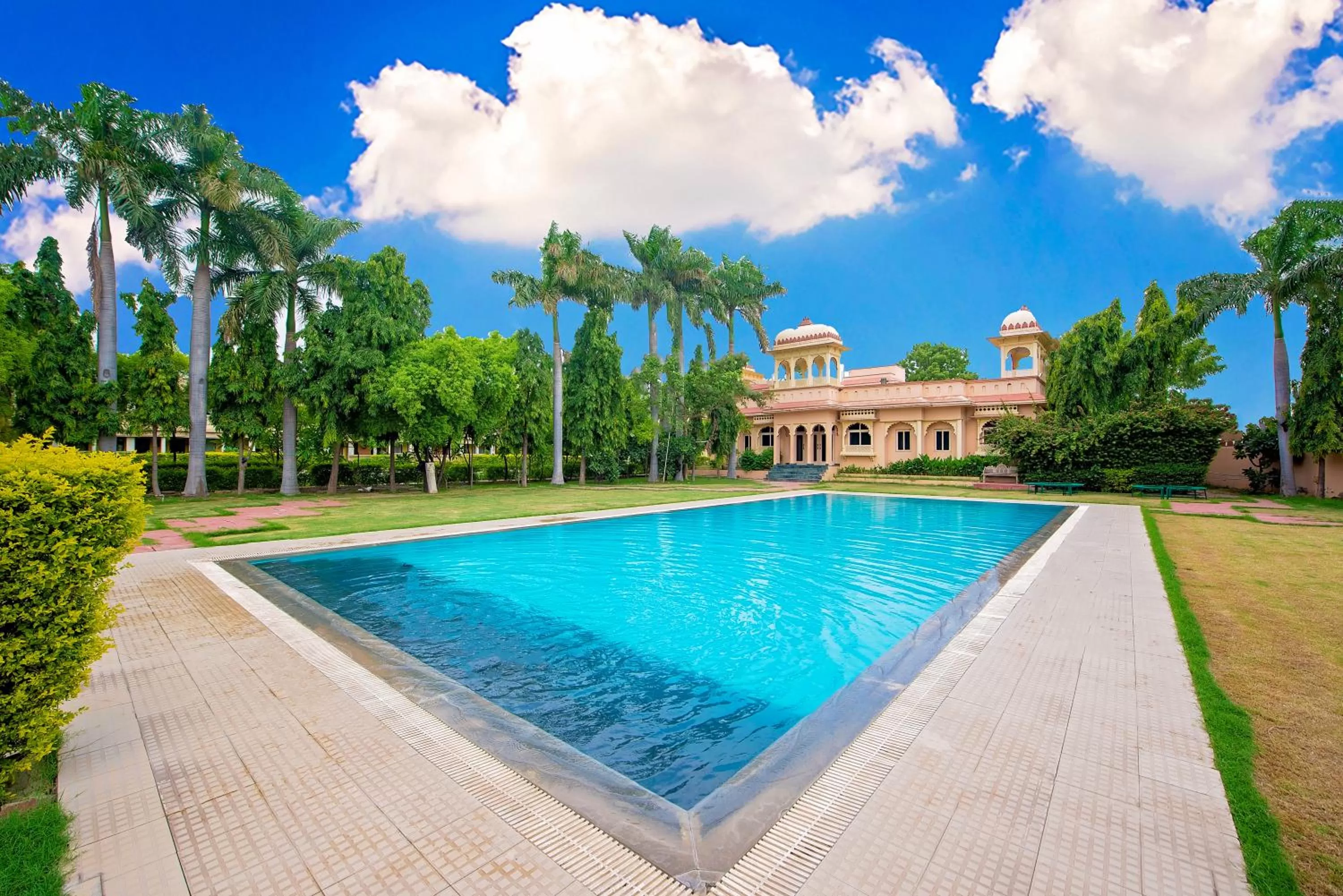 Swimming pool in jüSTa Rajputana Resort & Convention Centre, Udaipur