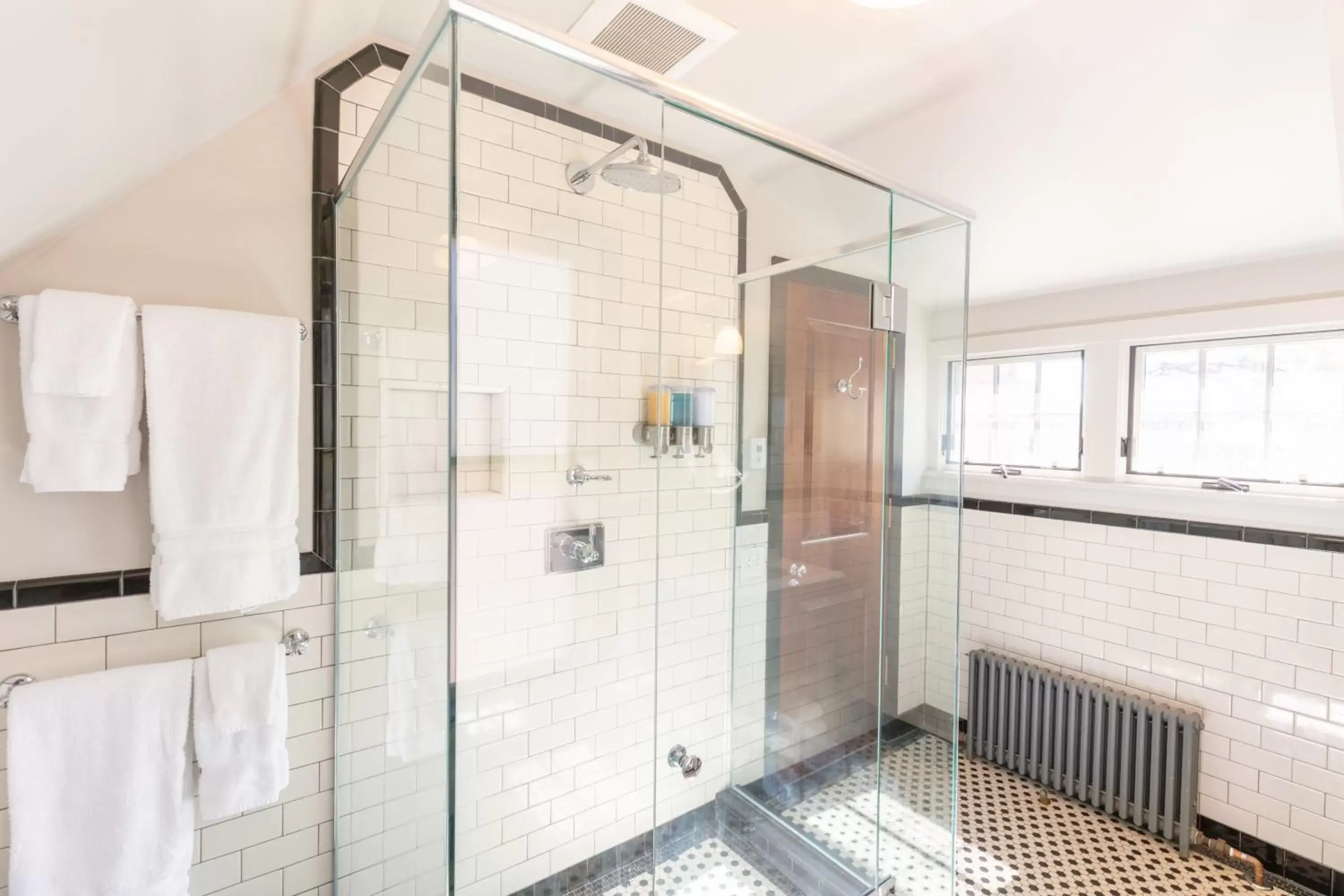 Bathroom in The Outlook Lodge