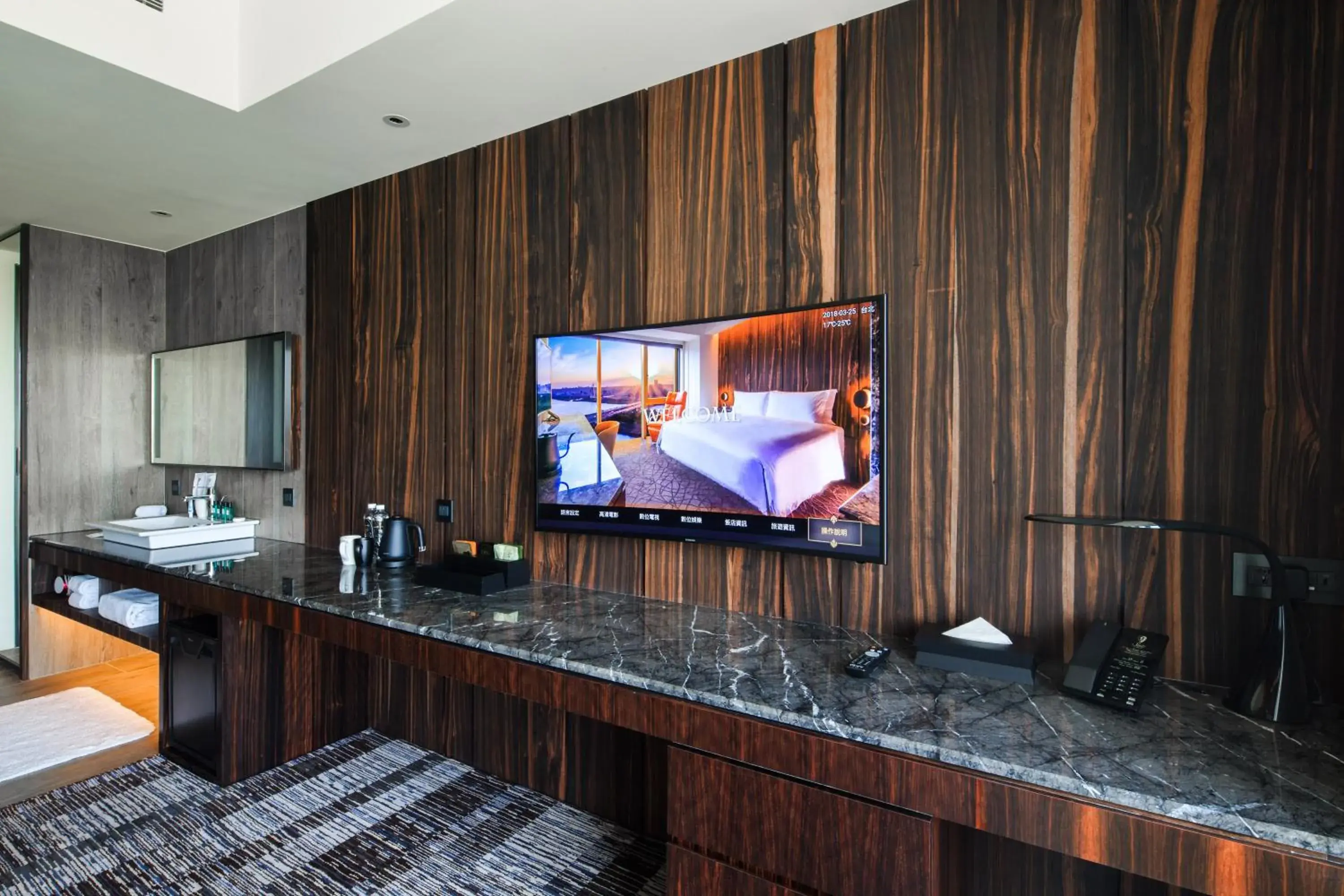 TV/Entertainment Center in Suz Hotel