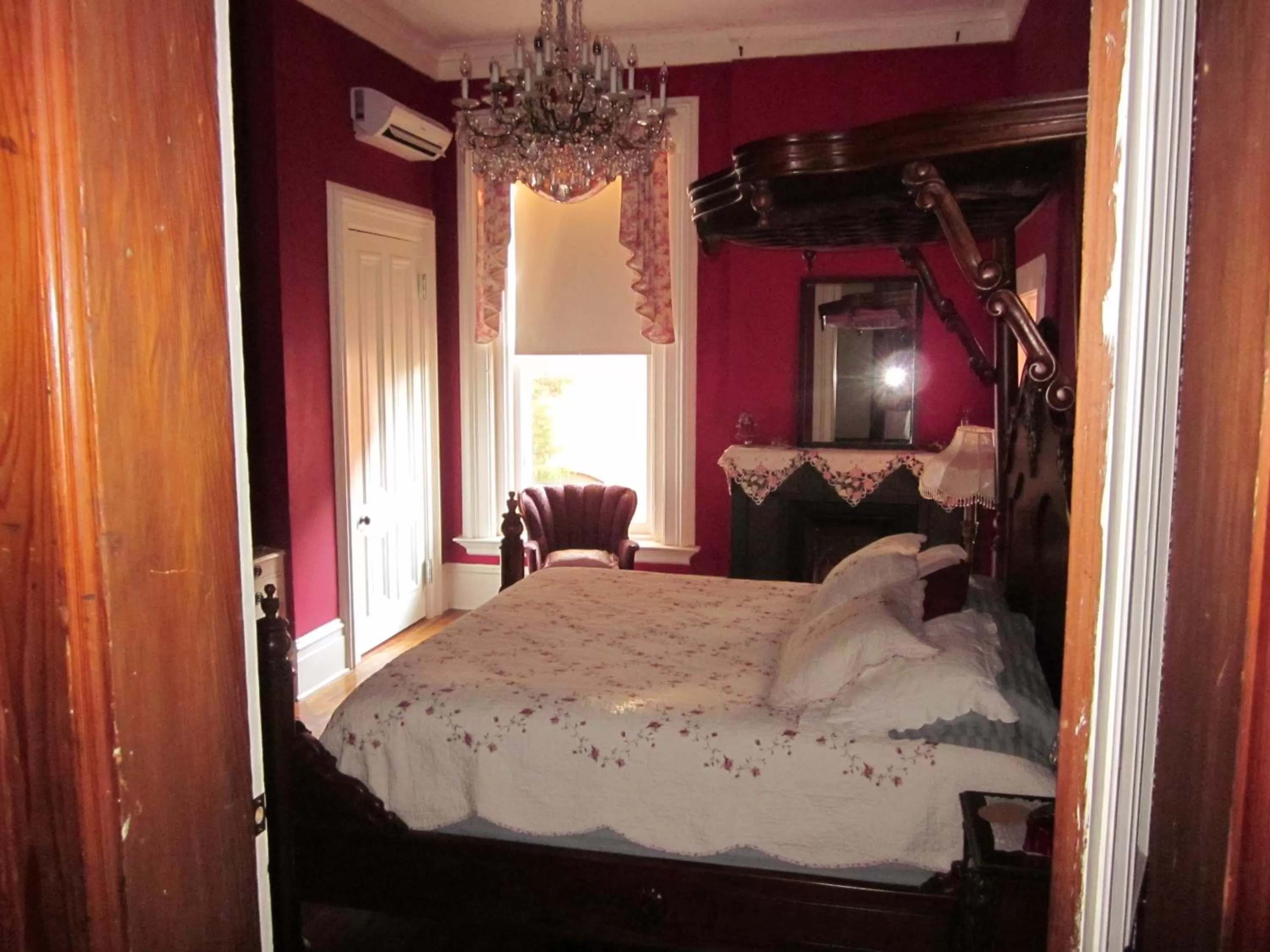 Bed in Baer House Inn