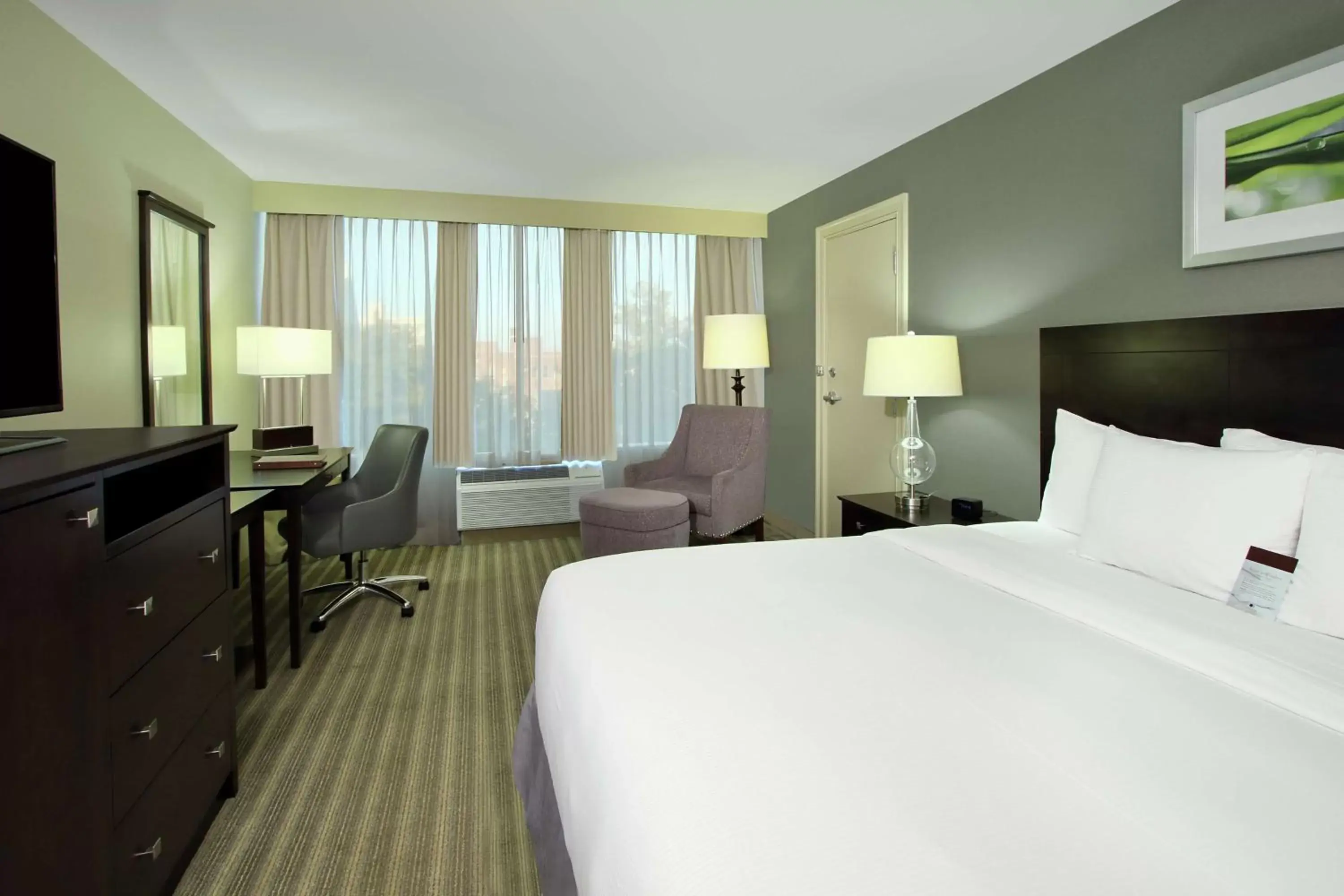 Bedroom, Bed in Doubletree by Hilton Newark