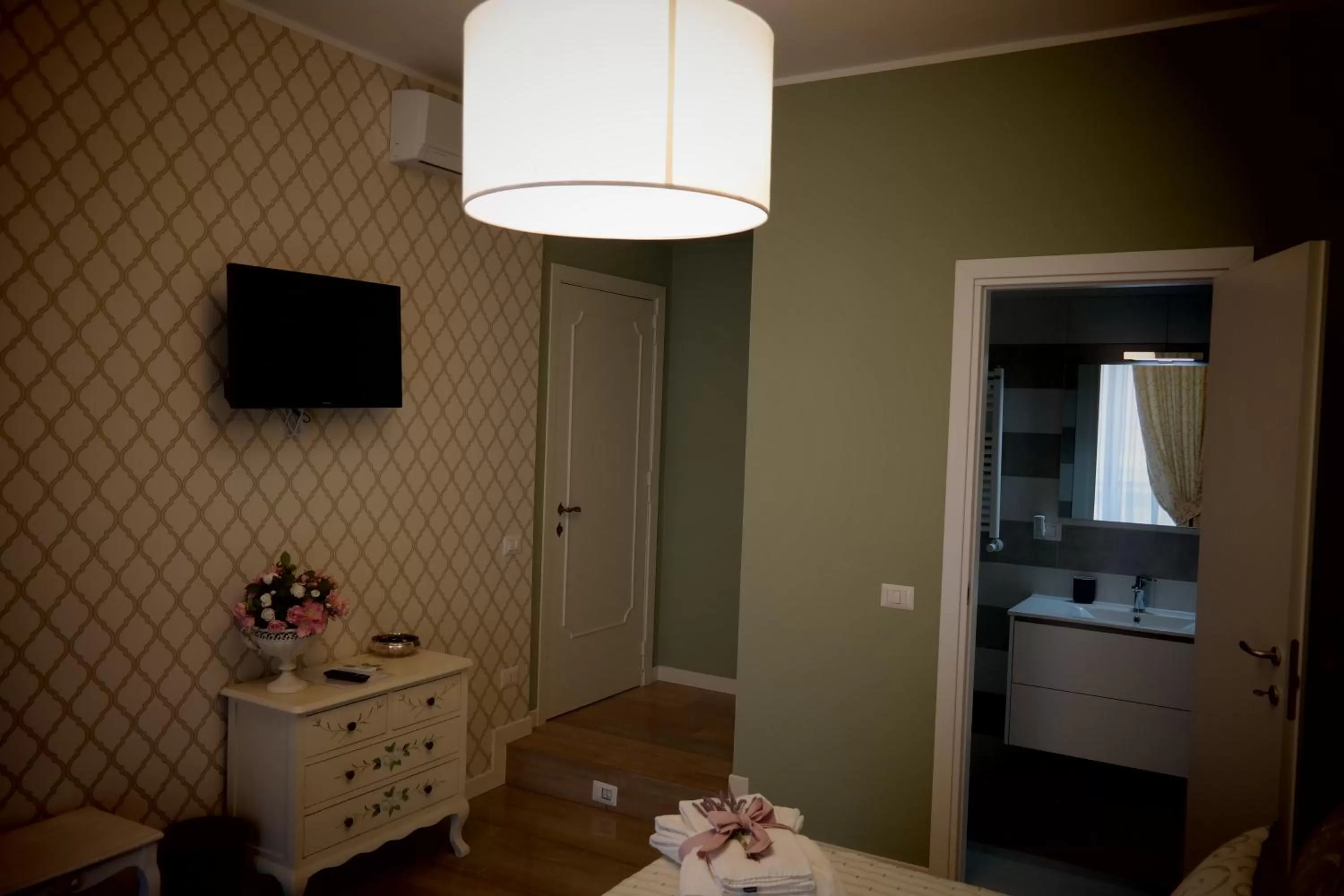 Photo of the whole room, TV/Entertainment Center in Allaportaccanto Bed & Breakfast