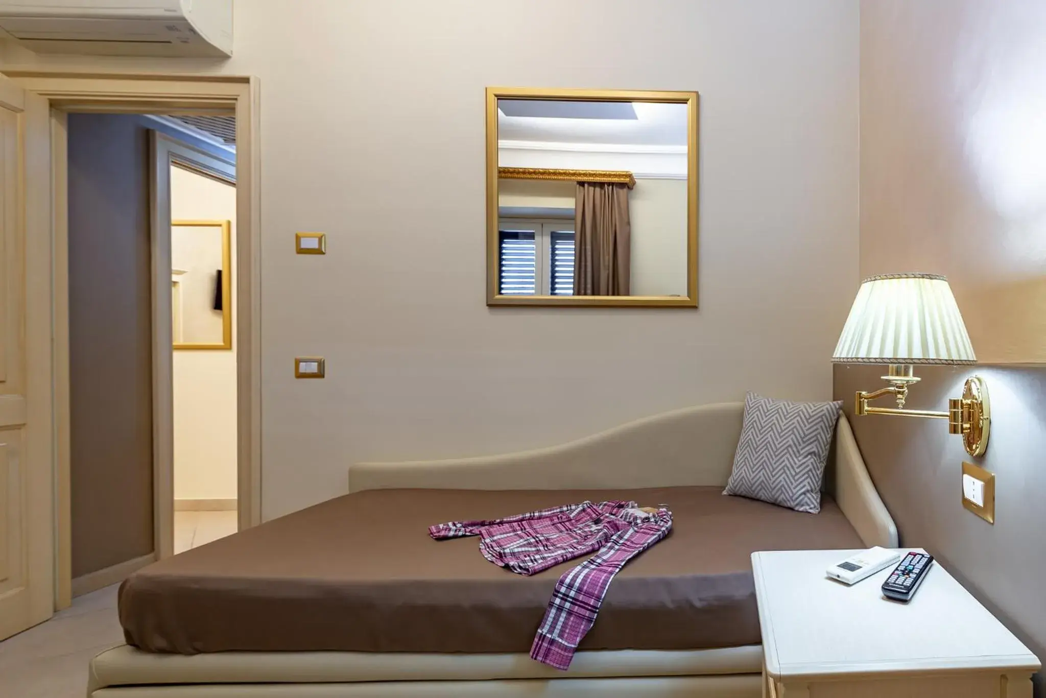 Bed in Vittorio Emanuele Boutique Hotel