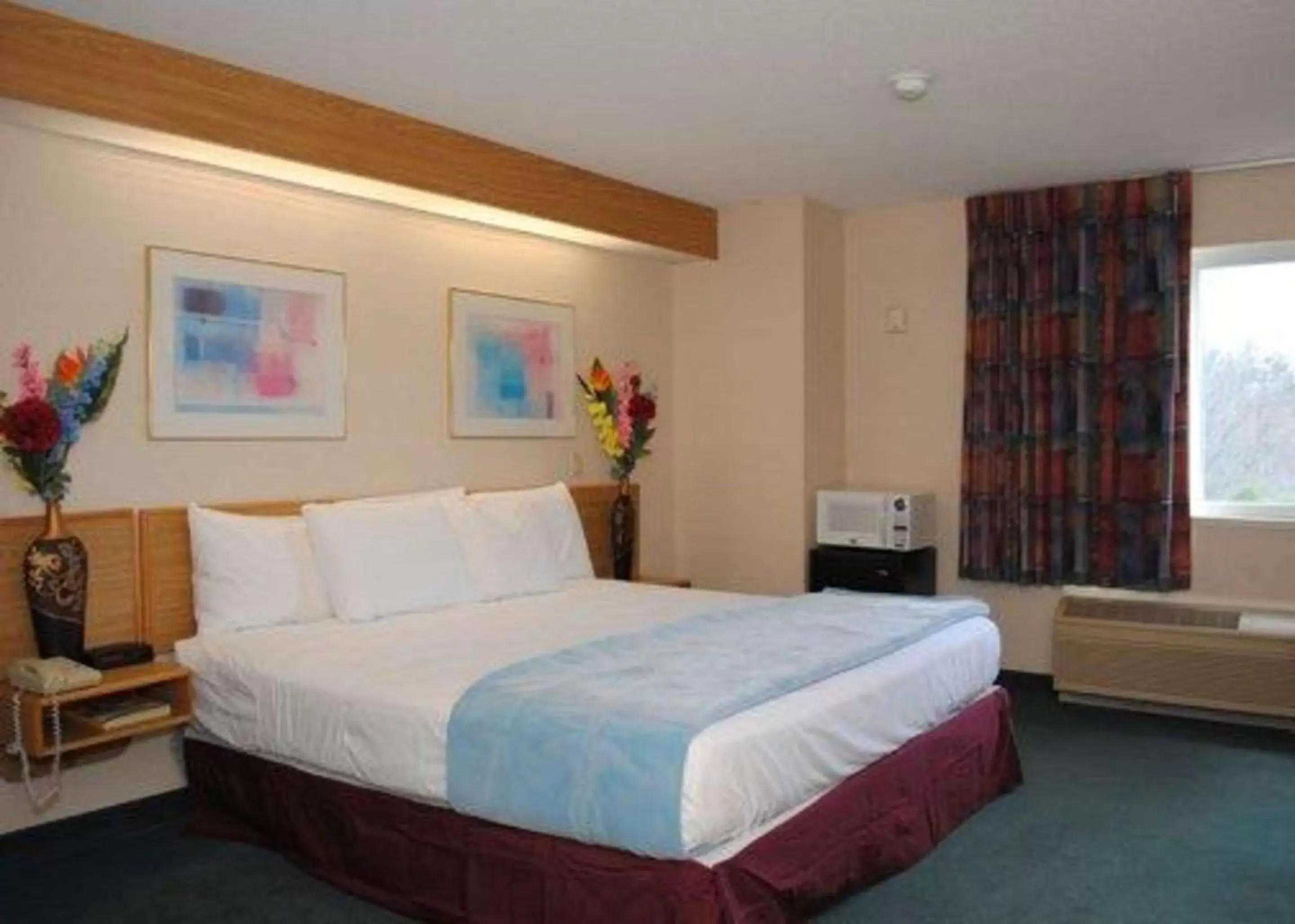 Photo of the whole room, Bed in Rodeway Inn Willington North