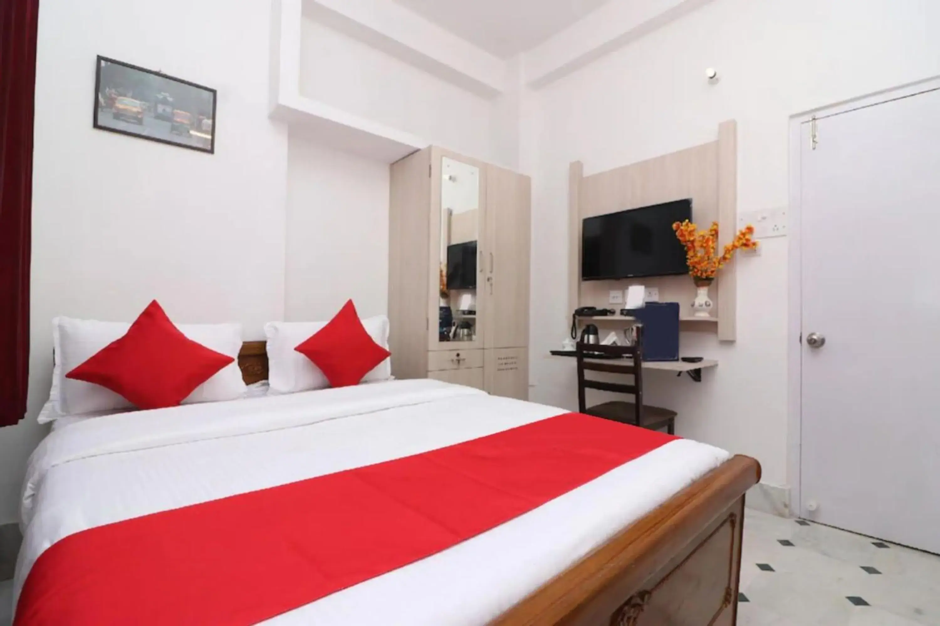 TV and multimedia, Bed in Goroomgo Manurama Stay Ruby Kolkata