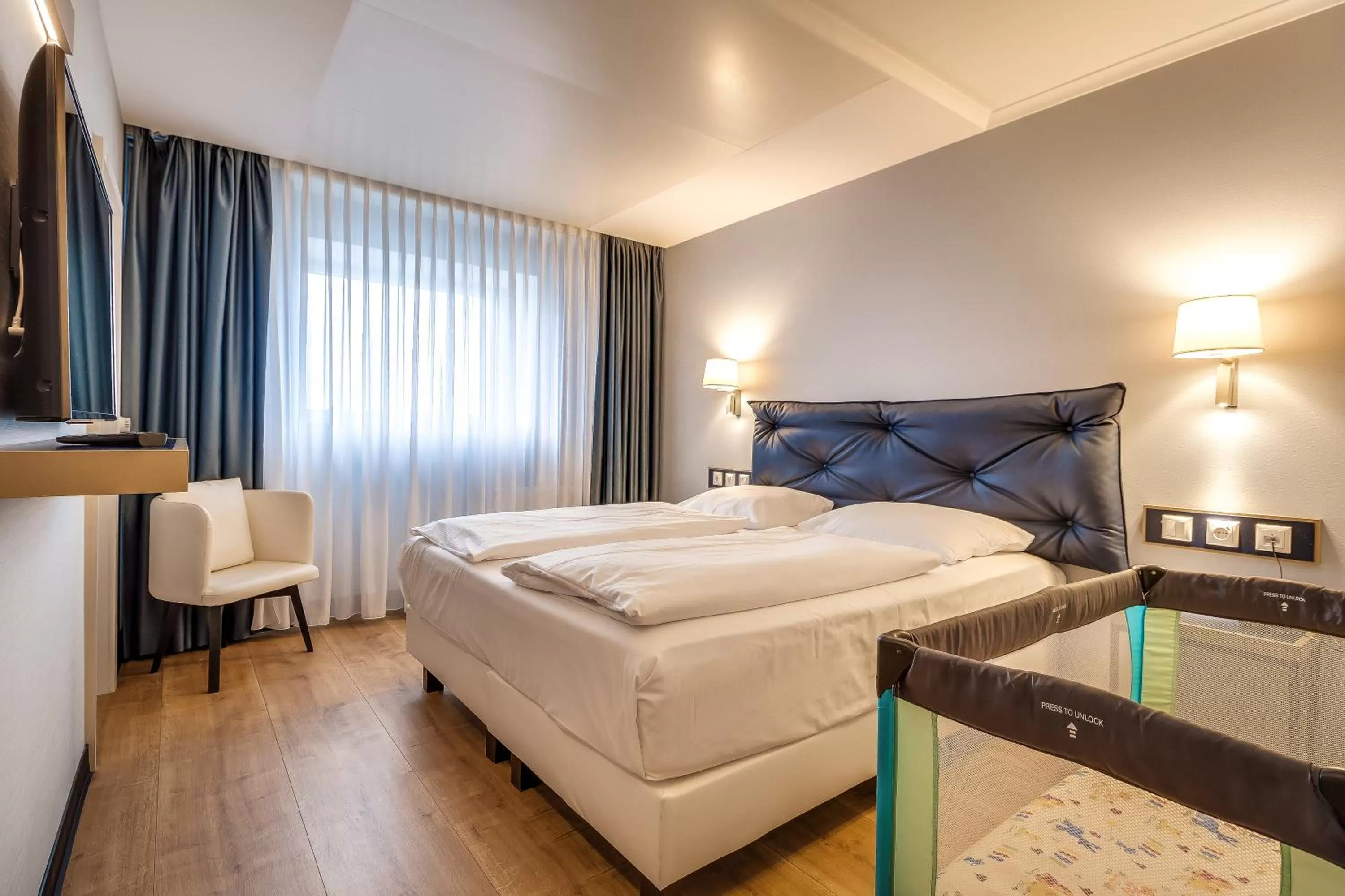 Photo of the whole room, Bed in Congress Hotel Chemnitz