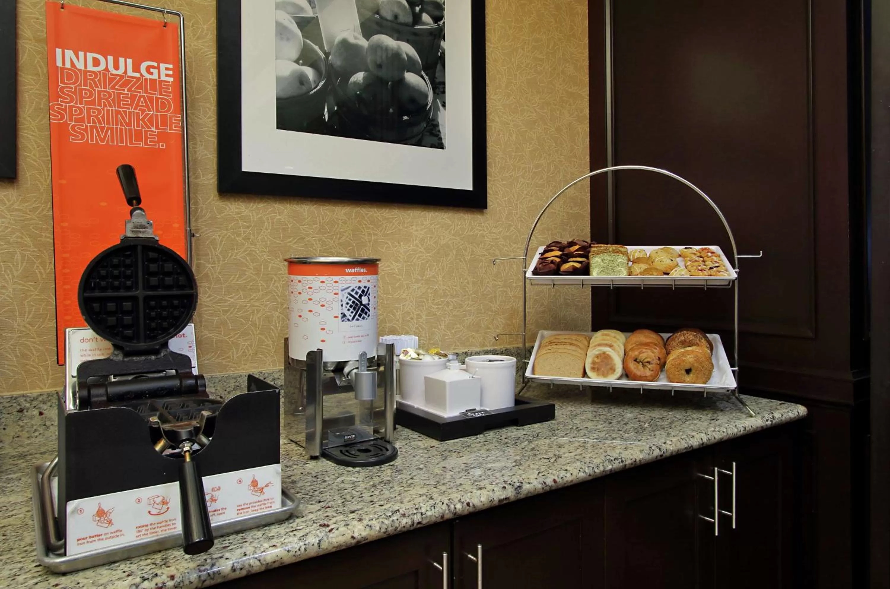 Dining area in Hampton Inn & Suites Buffalo