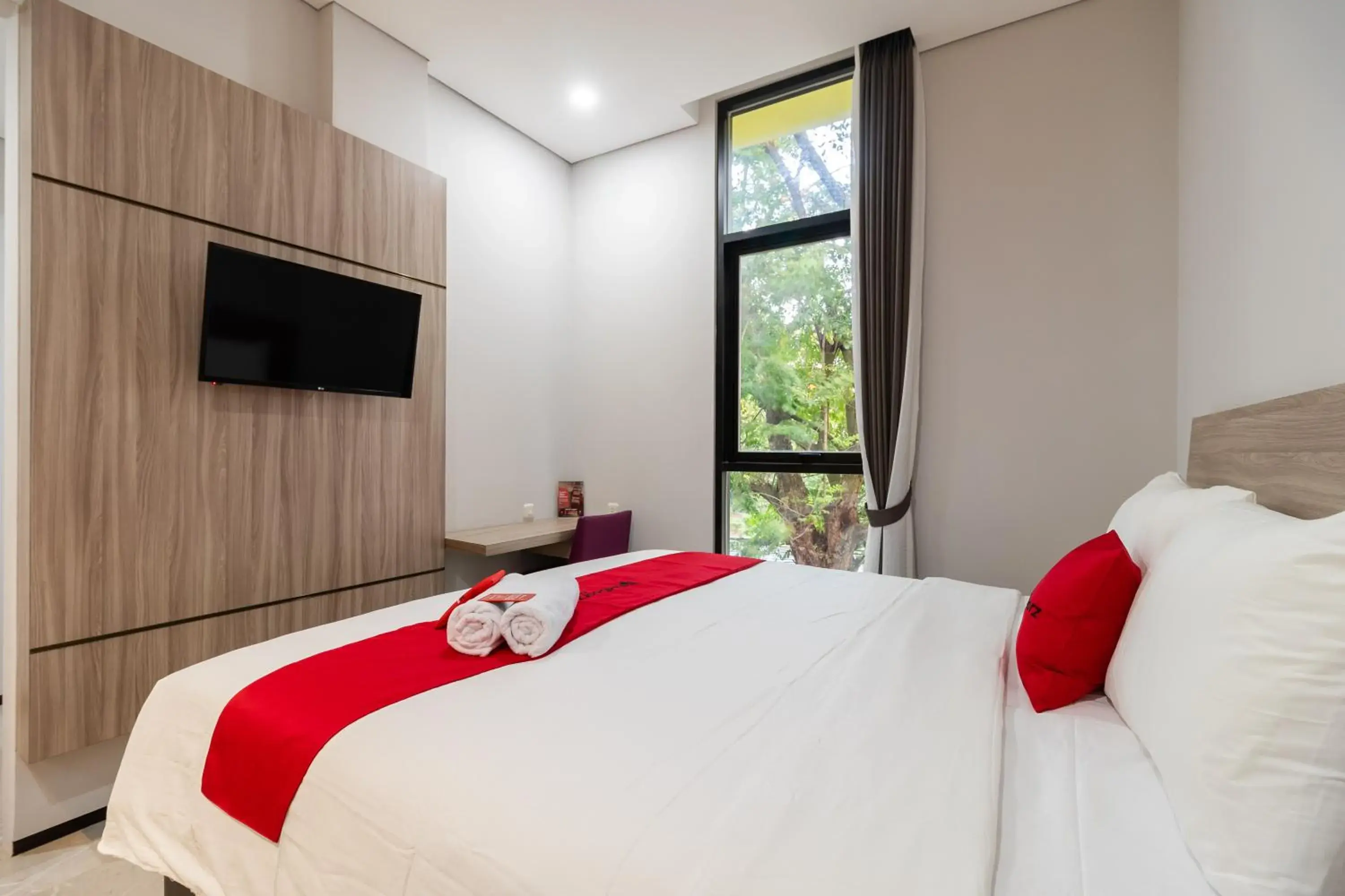 Property building, Bed in RedDoorz Plus near Senayan City Property building, Bed in RedDoorz Plus near Senayan City