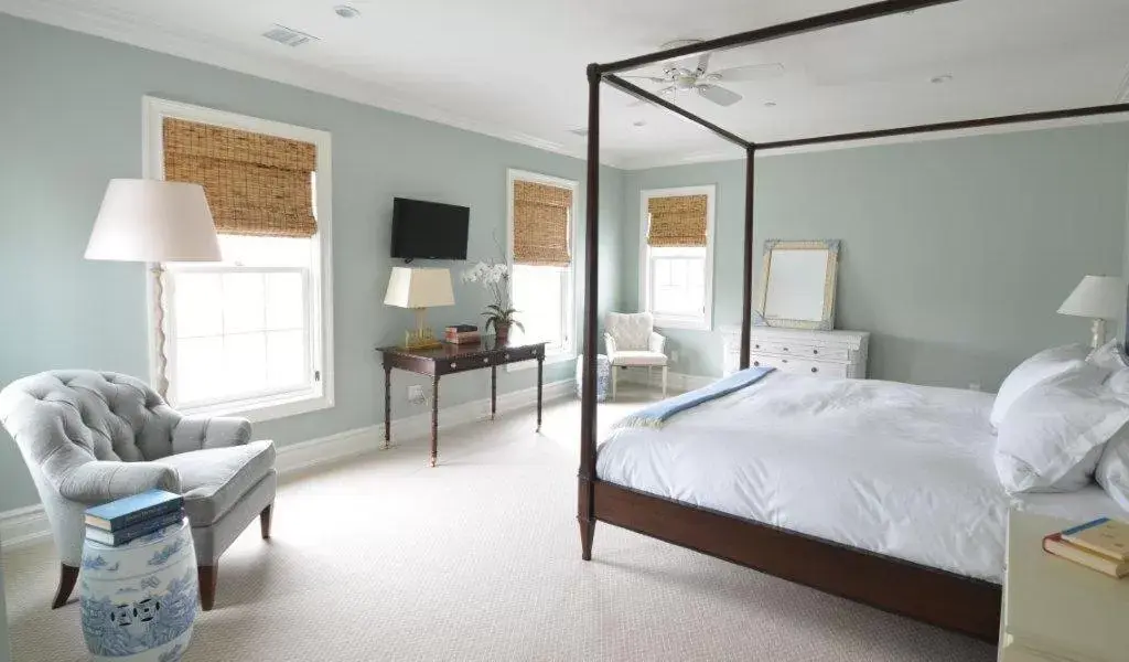 Bedroom in The Quogue Club