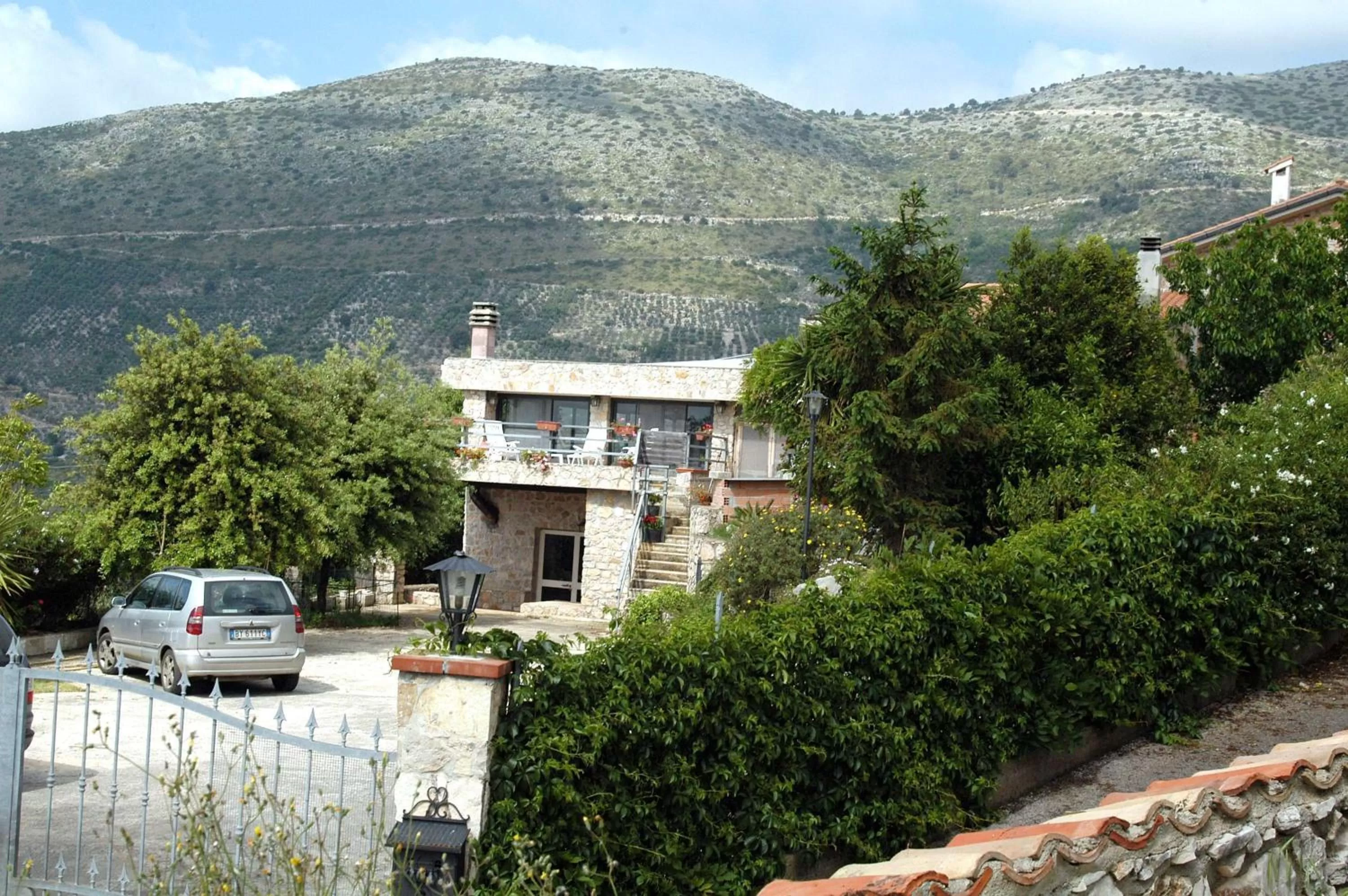 Facade/entrance in B&B La Vecchia Scuola