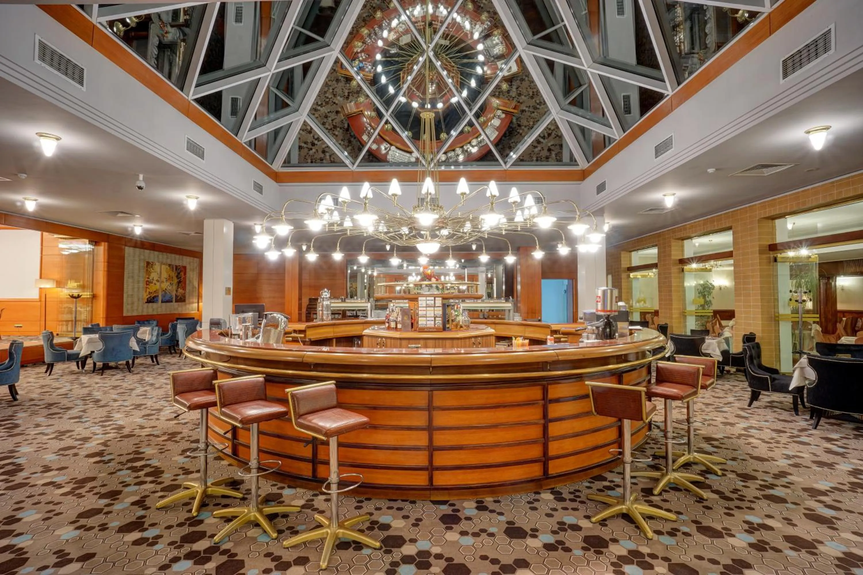 Restaurant/places to eat in Hotel Aro Palace