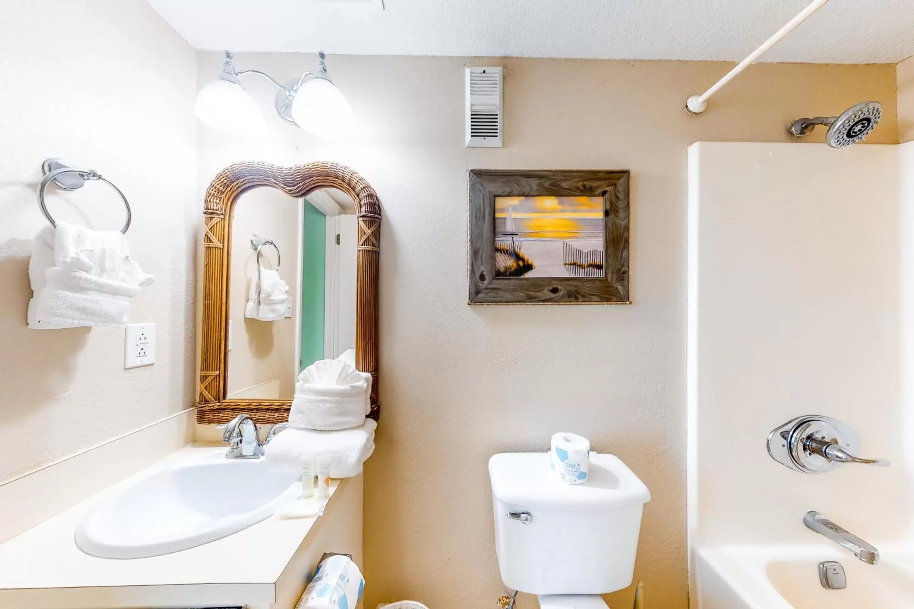 Bathroom in Island Winds East 809