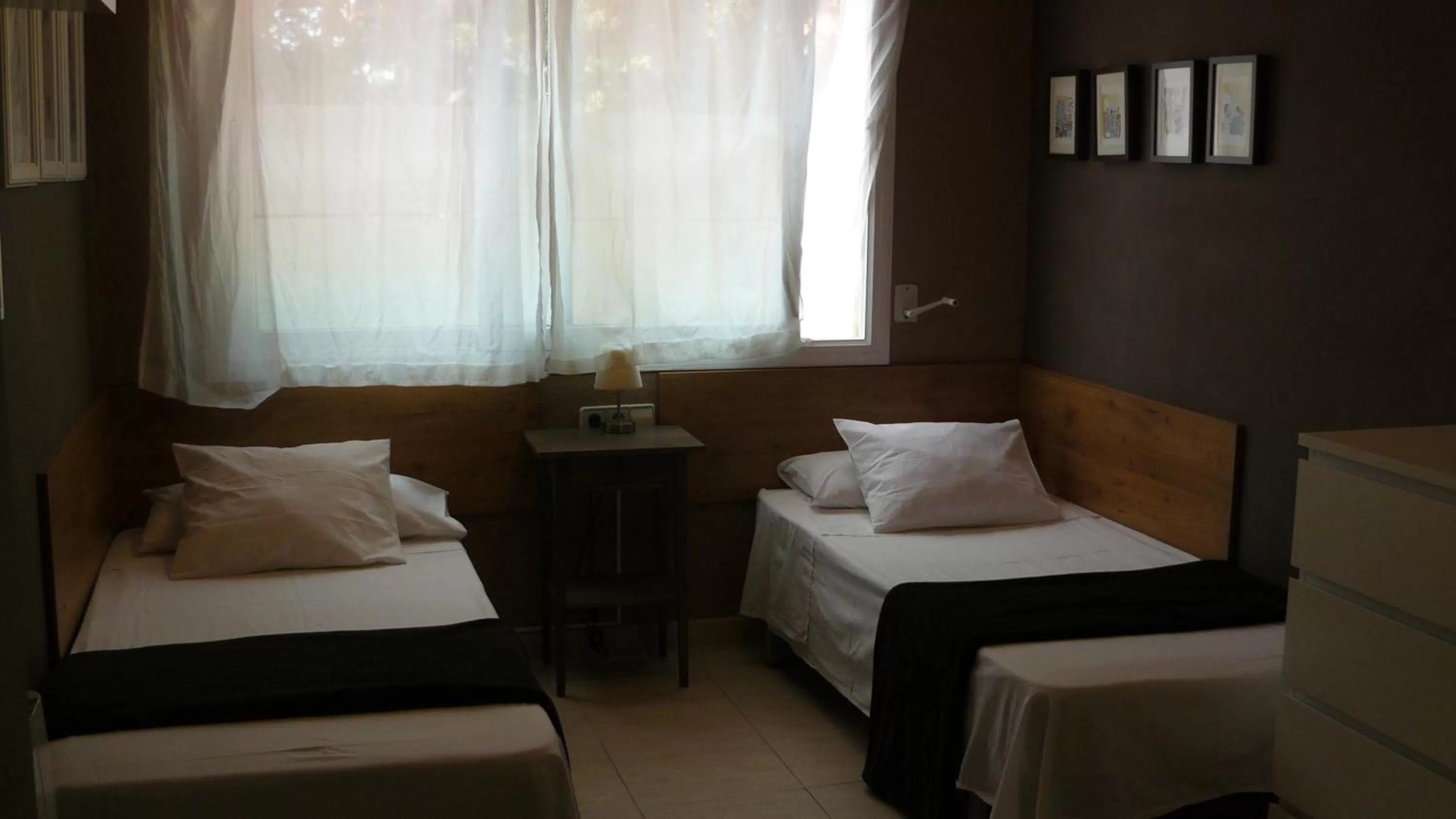 Classic Twin Room with Shared Bathroom in B&B Inés