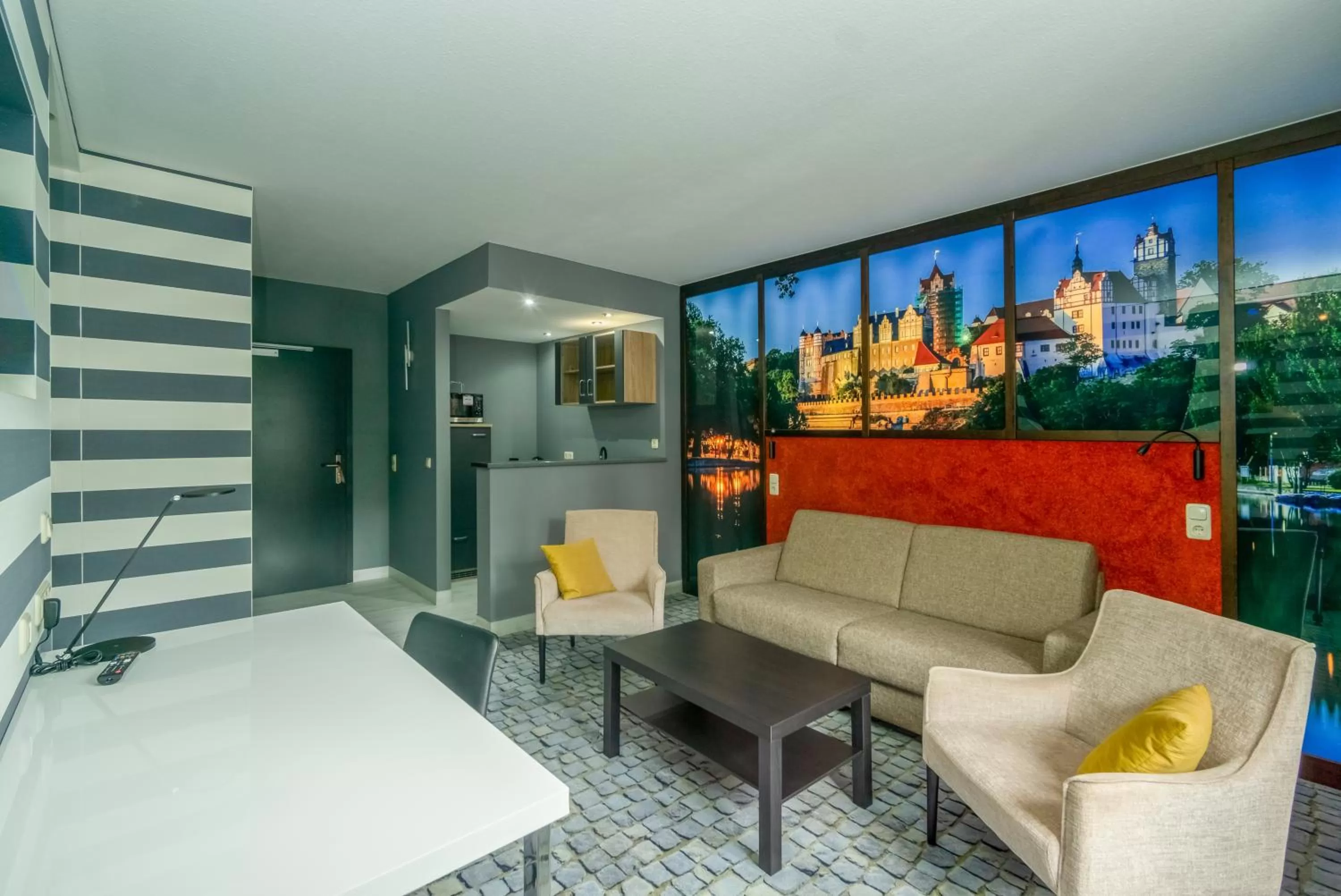 Photo of the whole room, Bed in SL'otel im Parforcehaus