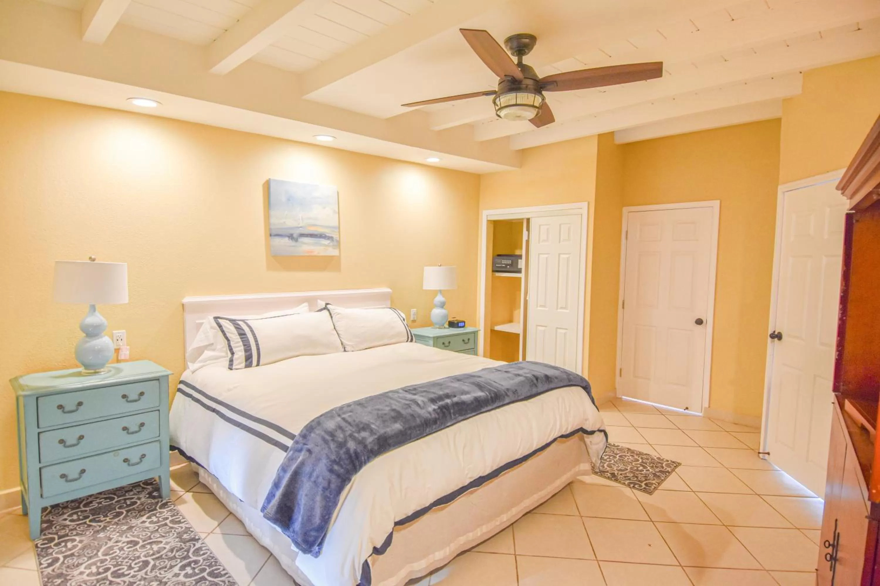 Bedroom, Bed in Quinta Pacifica Beachfront Villas
