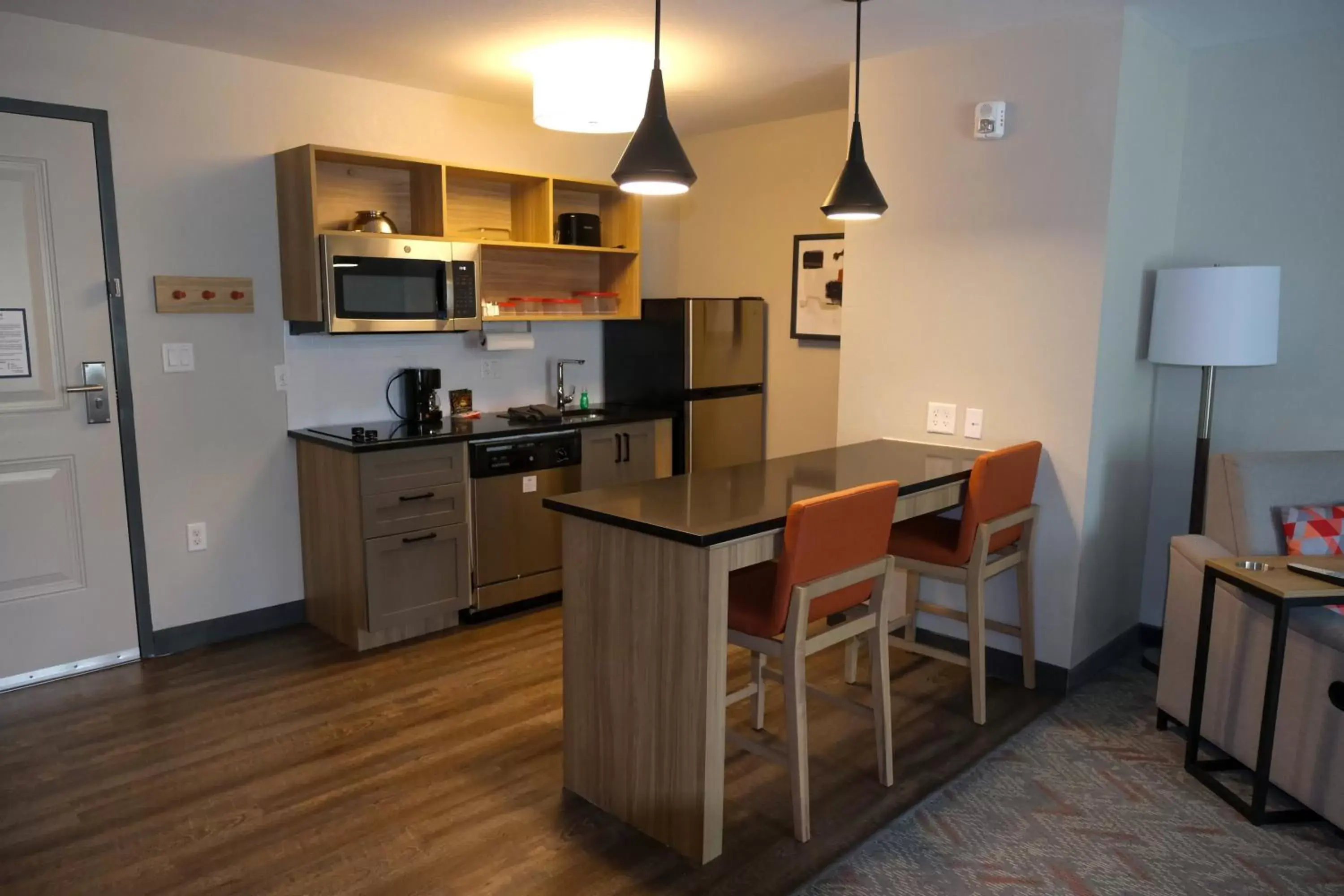 Photo of the whole room, Kitchen/Kitchenette in Candlewood Suites - Ocala I-75, an IHG Hotel