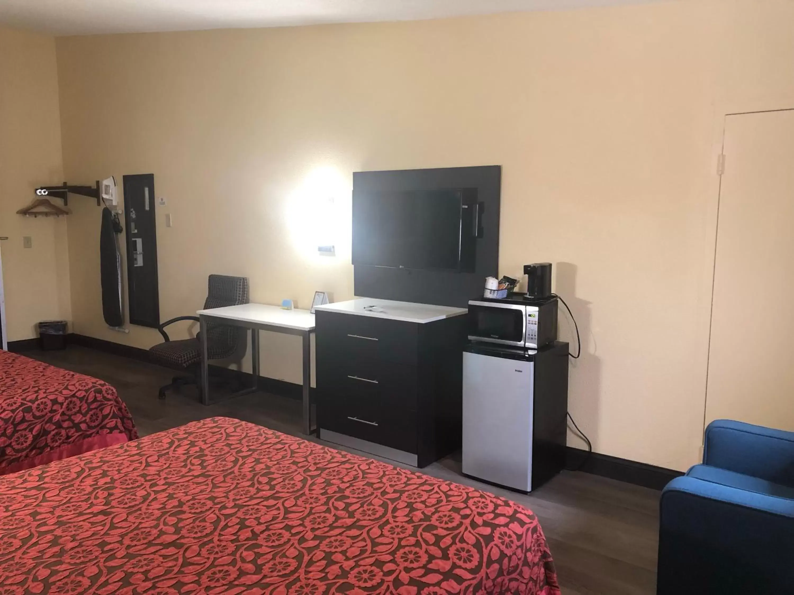 Bedroom in Days Inn by Wyndham Grove City Columbus South Bedroom in Days Inn by Wyndham Grove City Columbus South