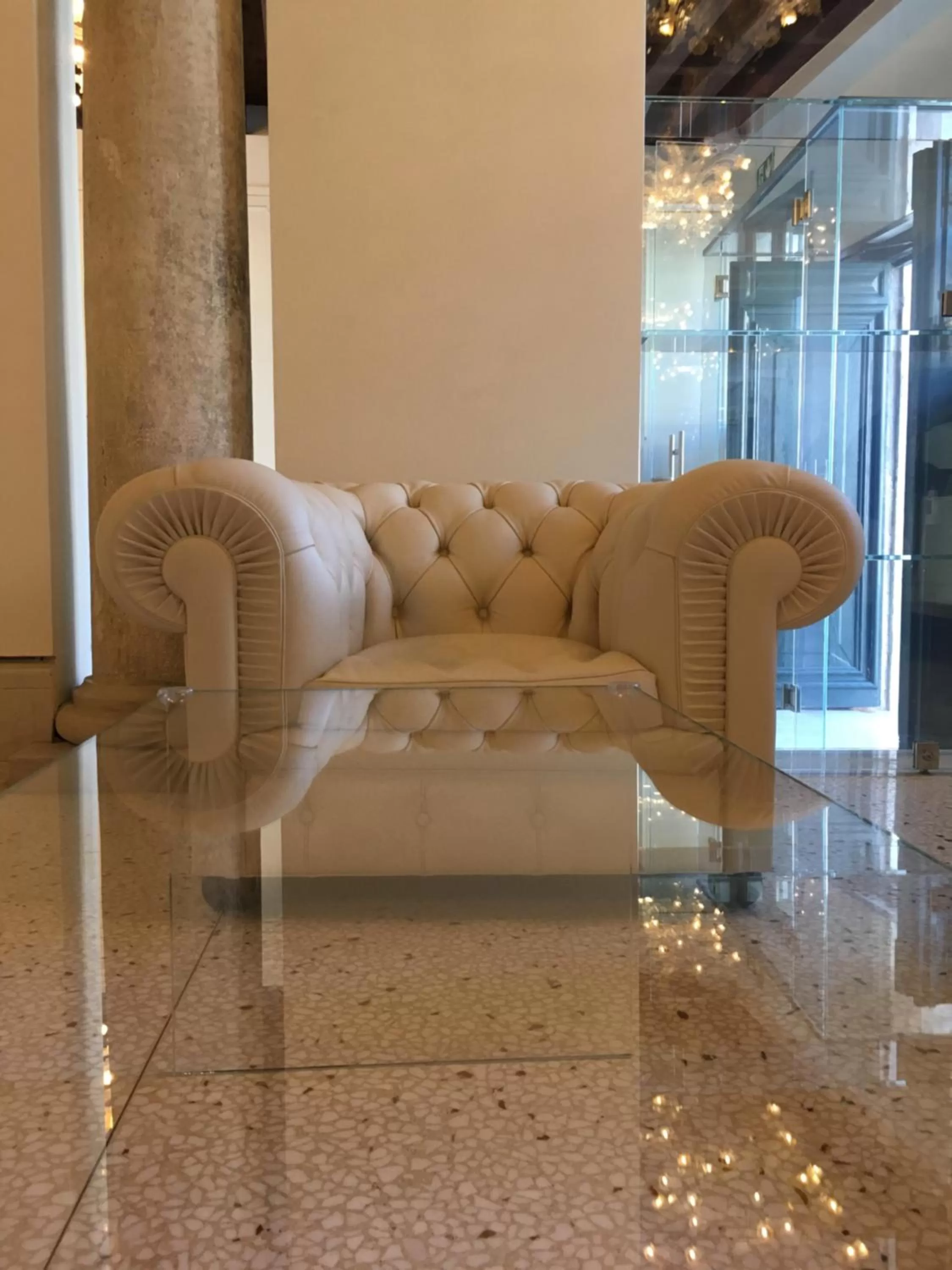 Communal lounge/ TV room in Ca' Bonfadini Historic Experience