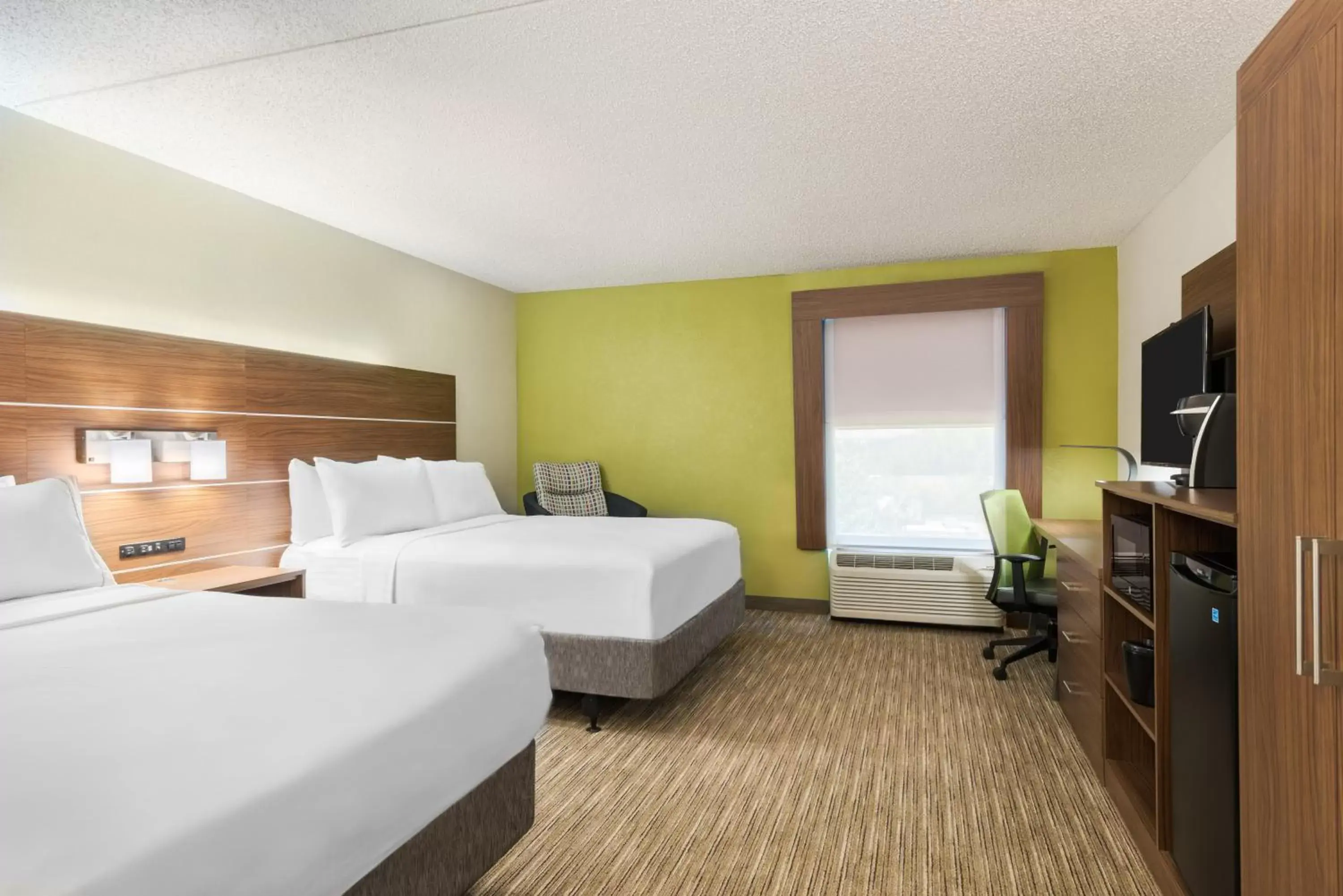 Photo of the whole room, Bed in Holiday Inn Express Hotel & Suites Bentonville, an IHG Hotel