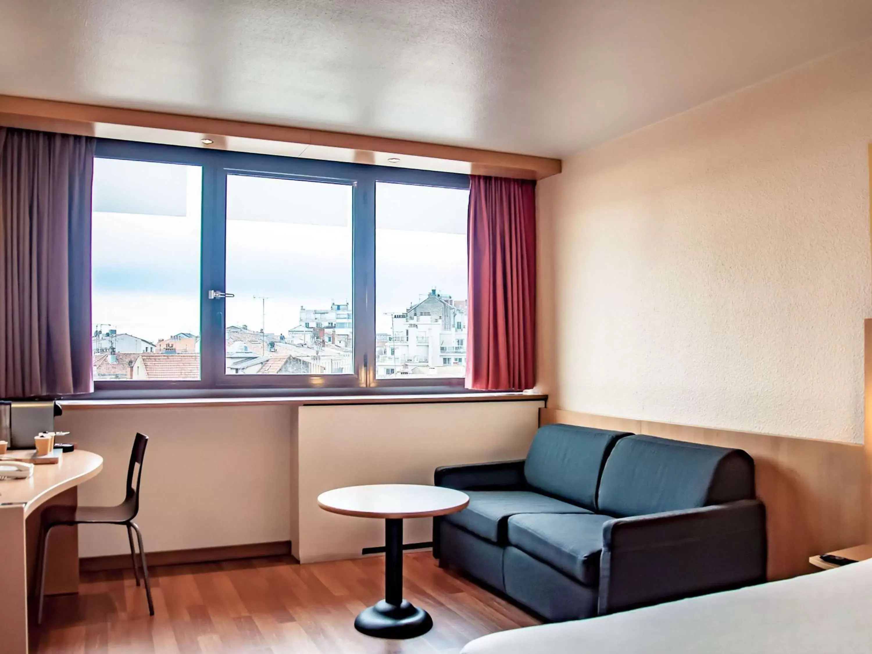 Bedroom, Seating Area in ibis Montpellier Centre Comedie